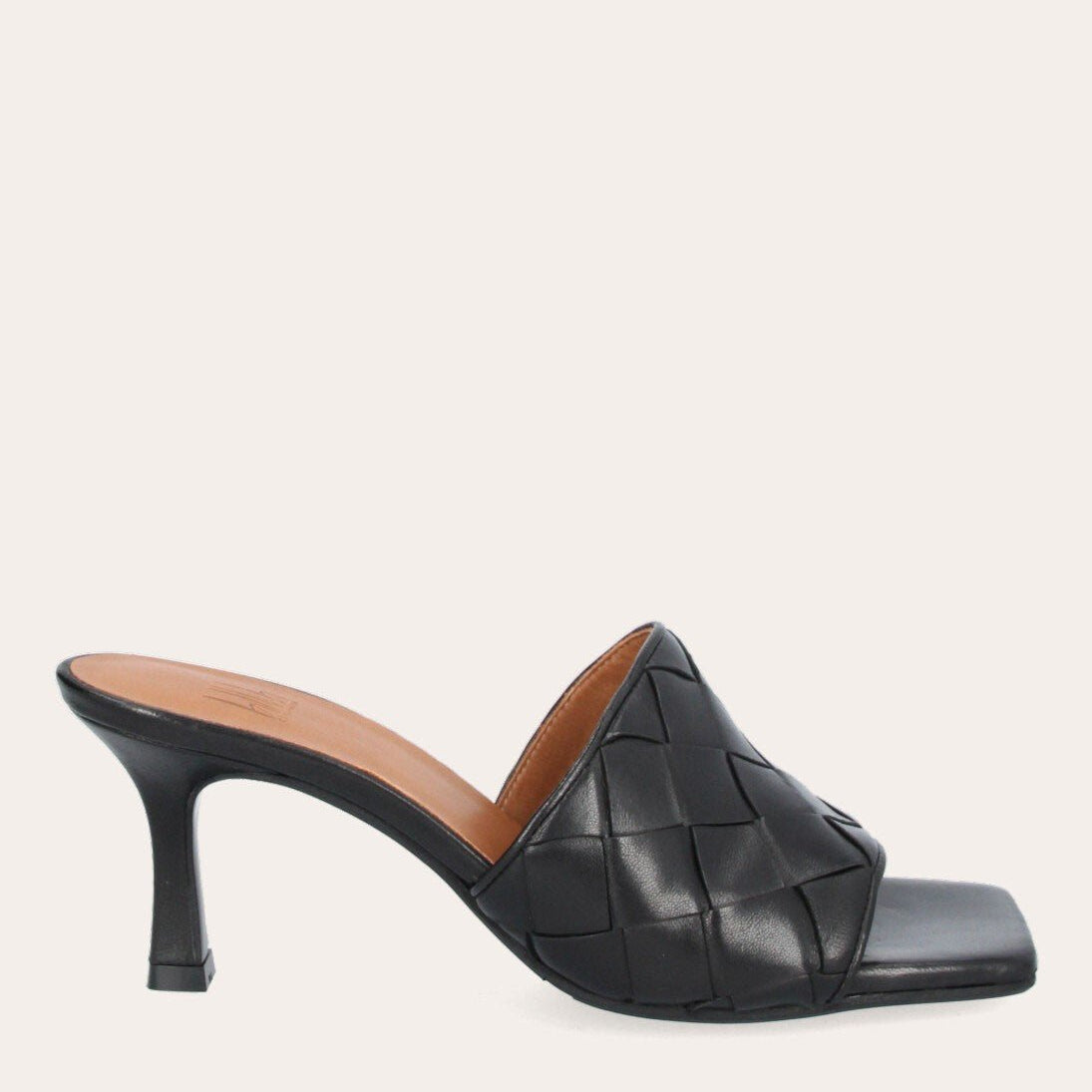 Billi Bi - 2062 - Håndflettet slip in sandal på hæl - sort