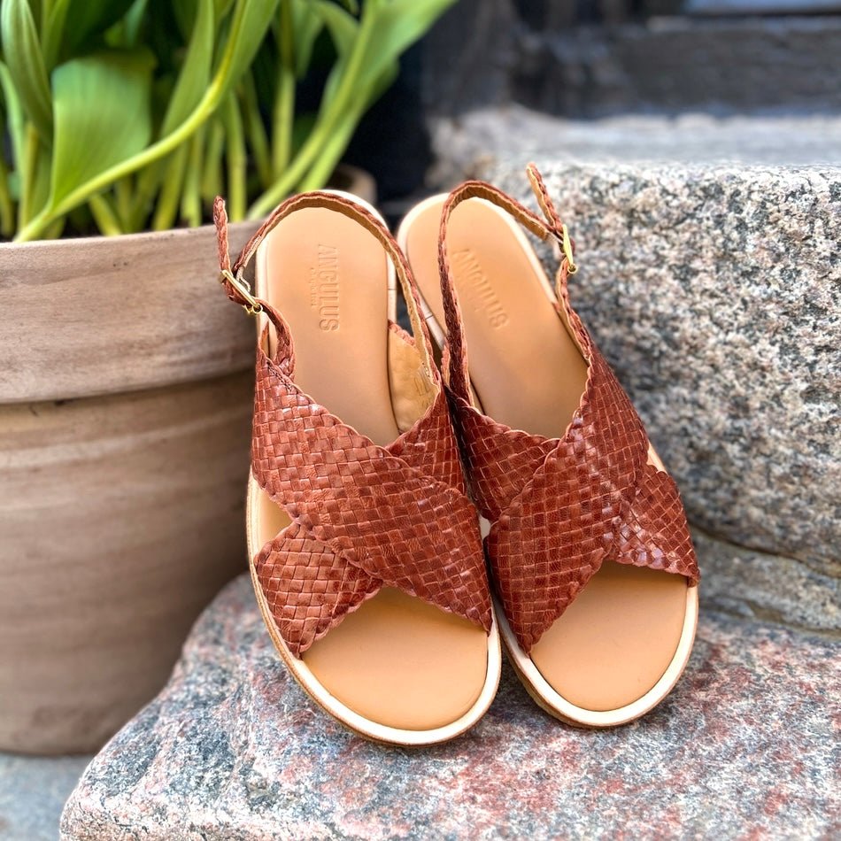 Angulus 5637 - 105 Cognac klassisk flettet krydsrem med slingback