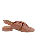 Angulus 5861 - 101 Cognac Slingback Sandal med snoet skind over vrist