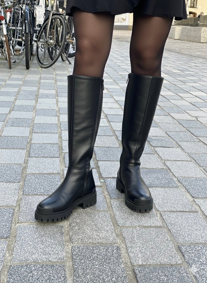 Angulus - 7711 - 101 - lang - sort - støvle - grov - sål