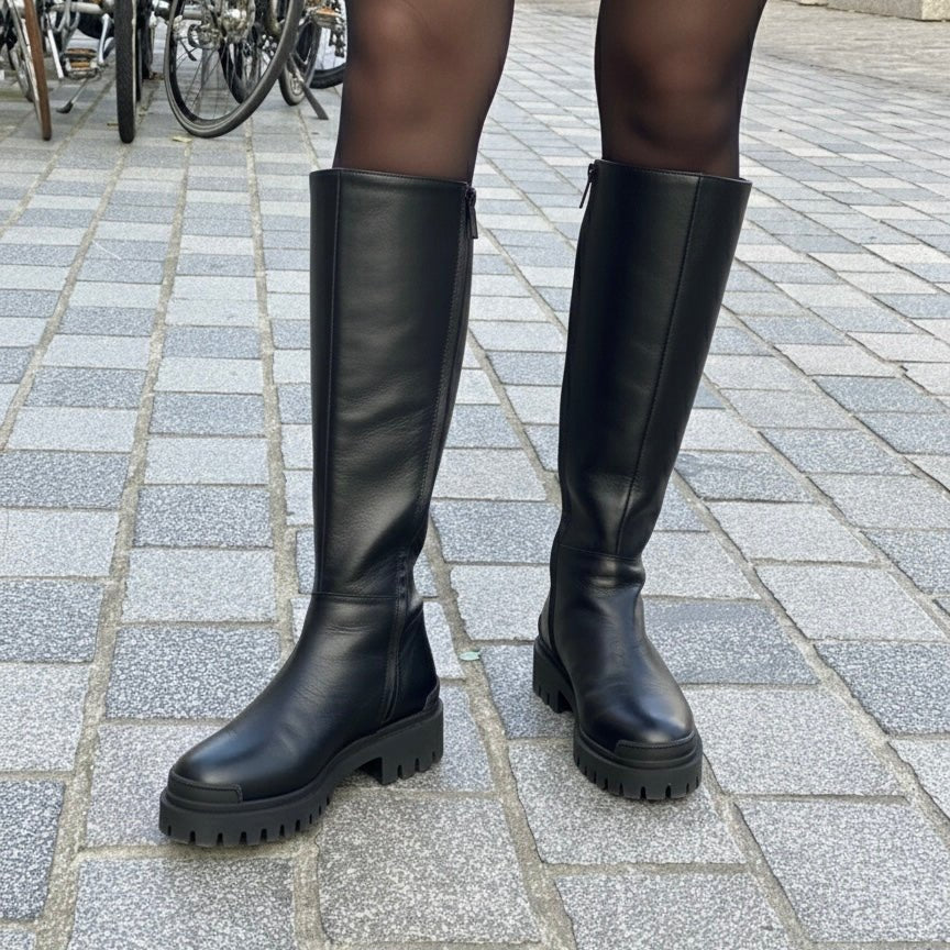 Angulus - 7711 - 101 - lang - sort - støvle - grov - sål