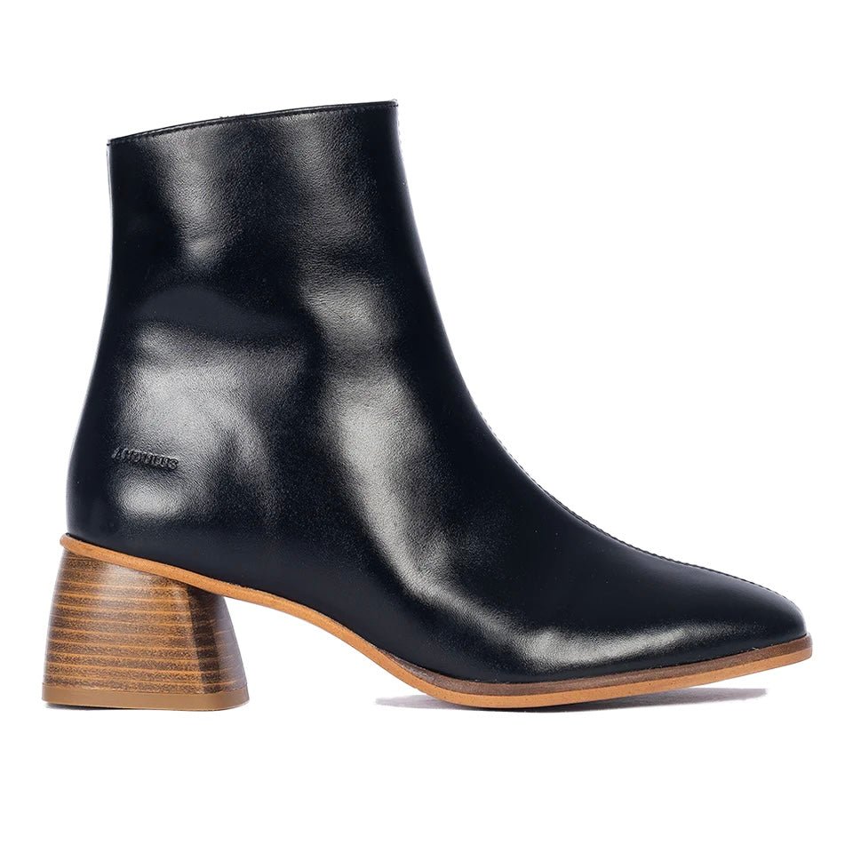 Angulus 7807 - 101 Sort støvlet med skulpturel træhæl