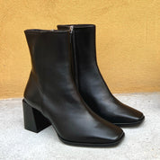 Billi Bi - A3523 - hælstøvle m. kantet snude - sort