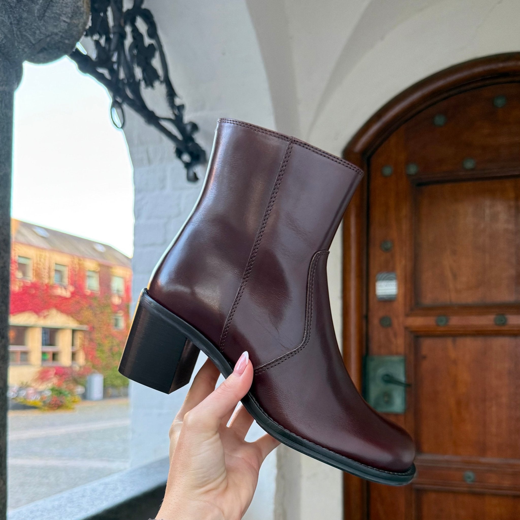 Billi Bi A9262 Kastanje støvlet med rund tå og blokhæl