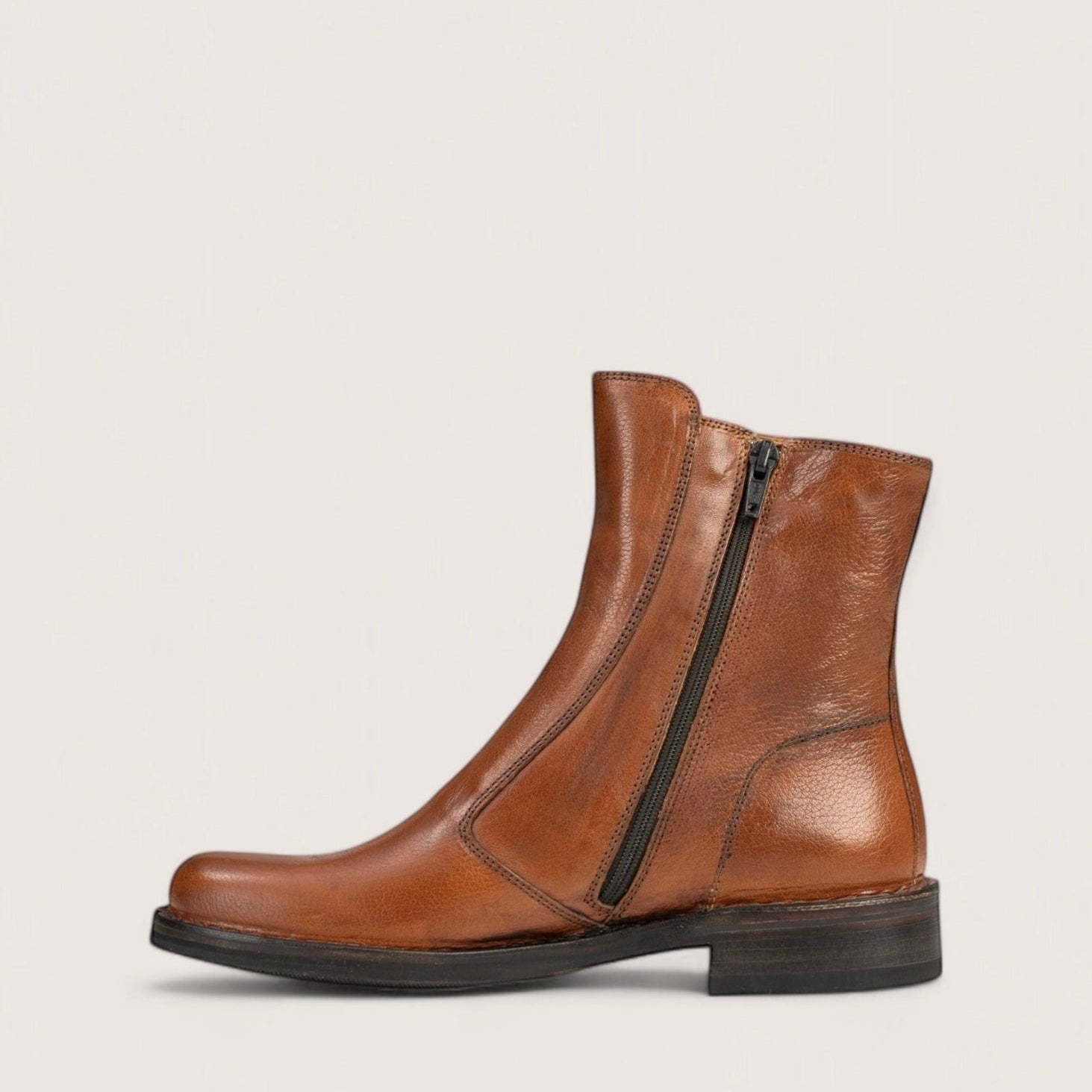 Bubetti 2047 BRED Cognac Klassisk Støvle med Spænde og Lynlås