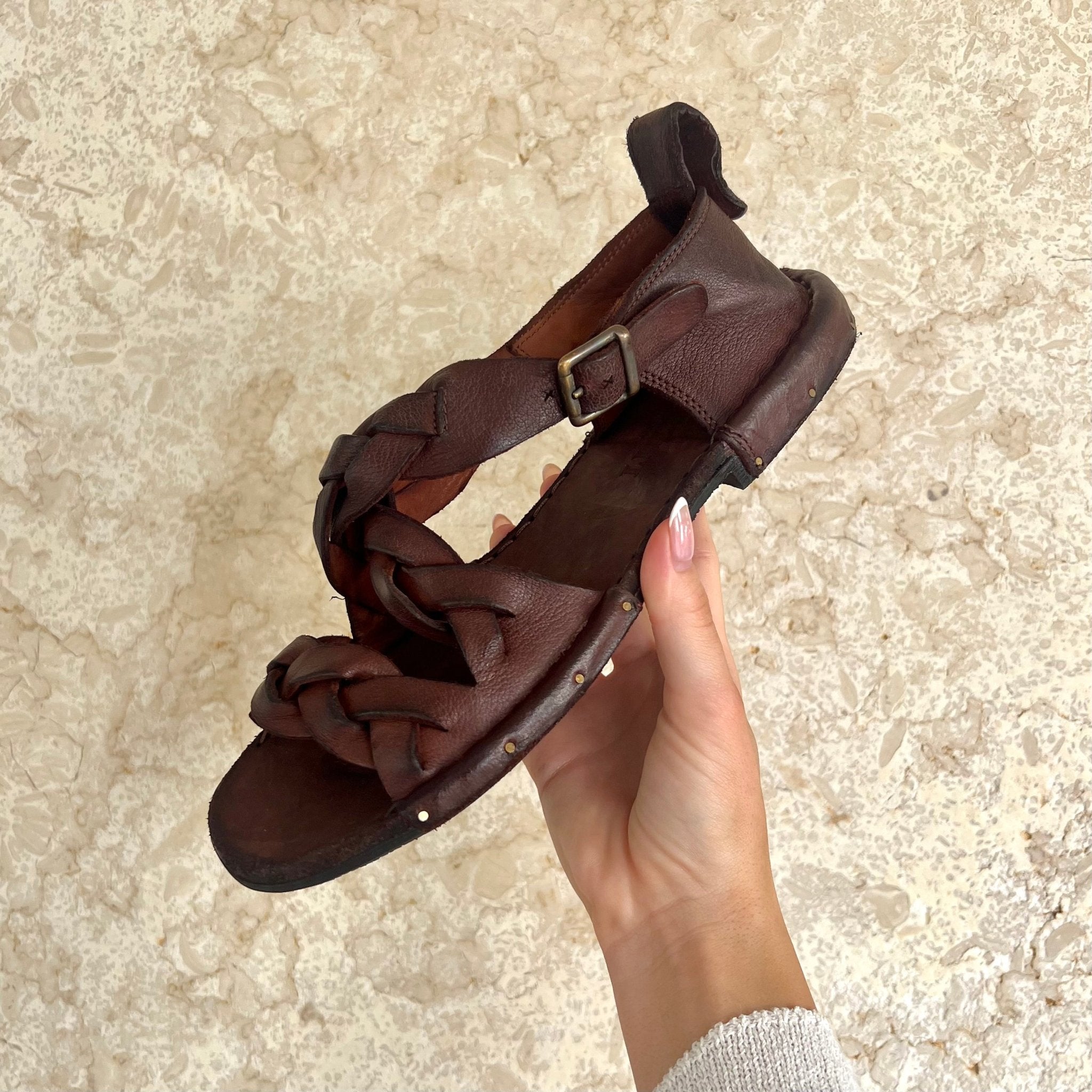 Bubetti 3446 Kastanje Patina remsandal med krydsende remme og hælkappe