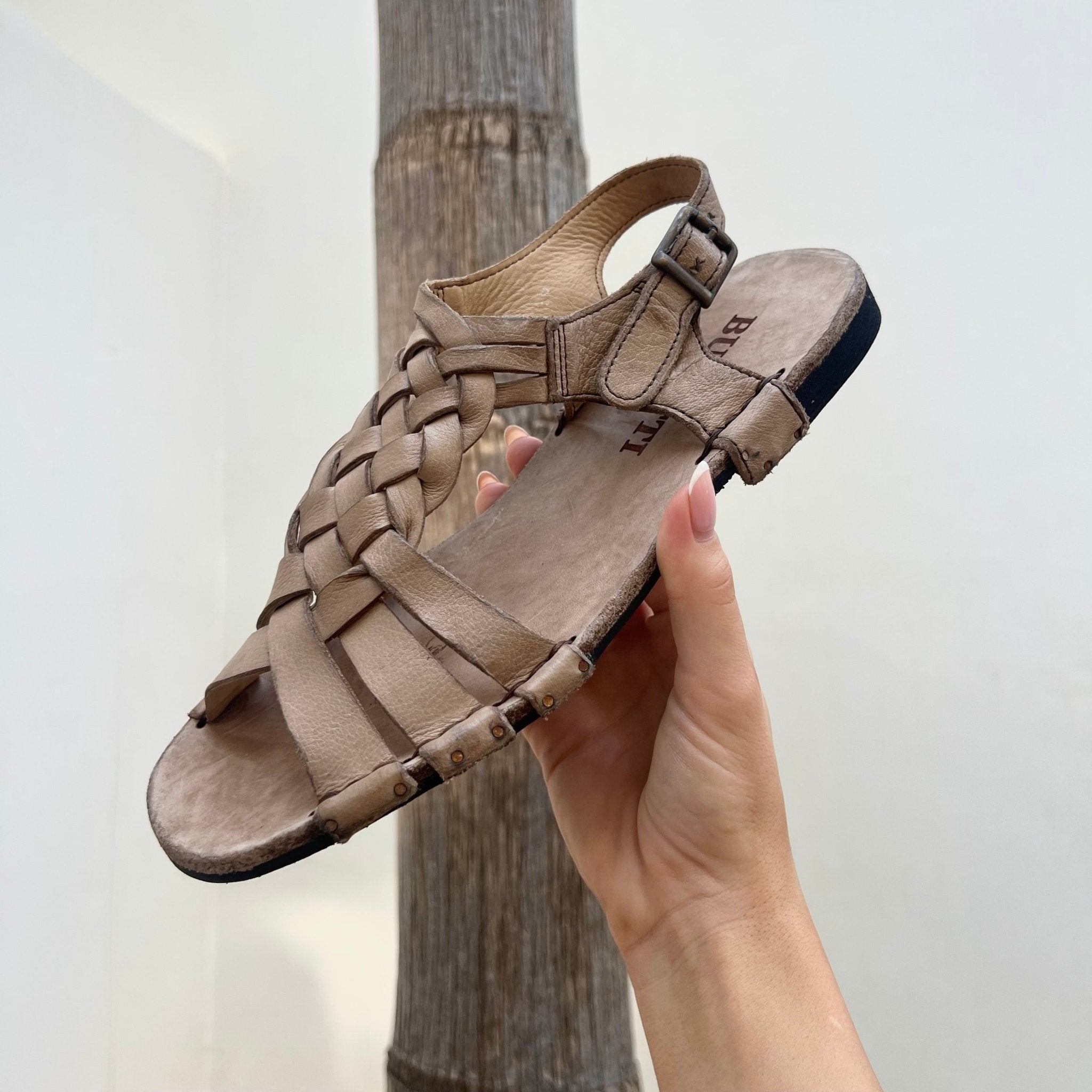Bubetti 3456 Taupe Patina remsandal med flet