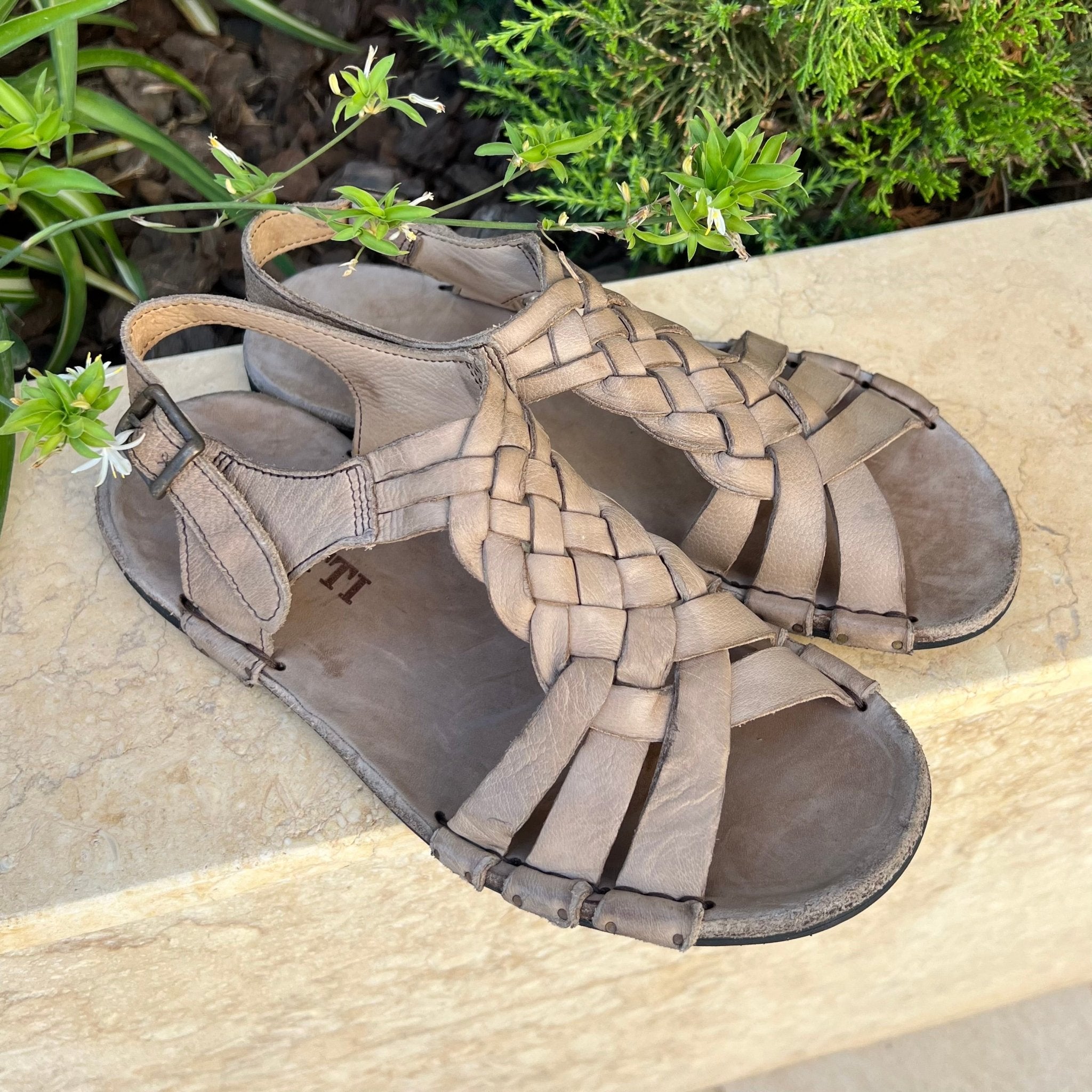 Bubetti 3456 Taupe Patina remsandal med flet