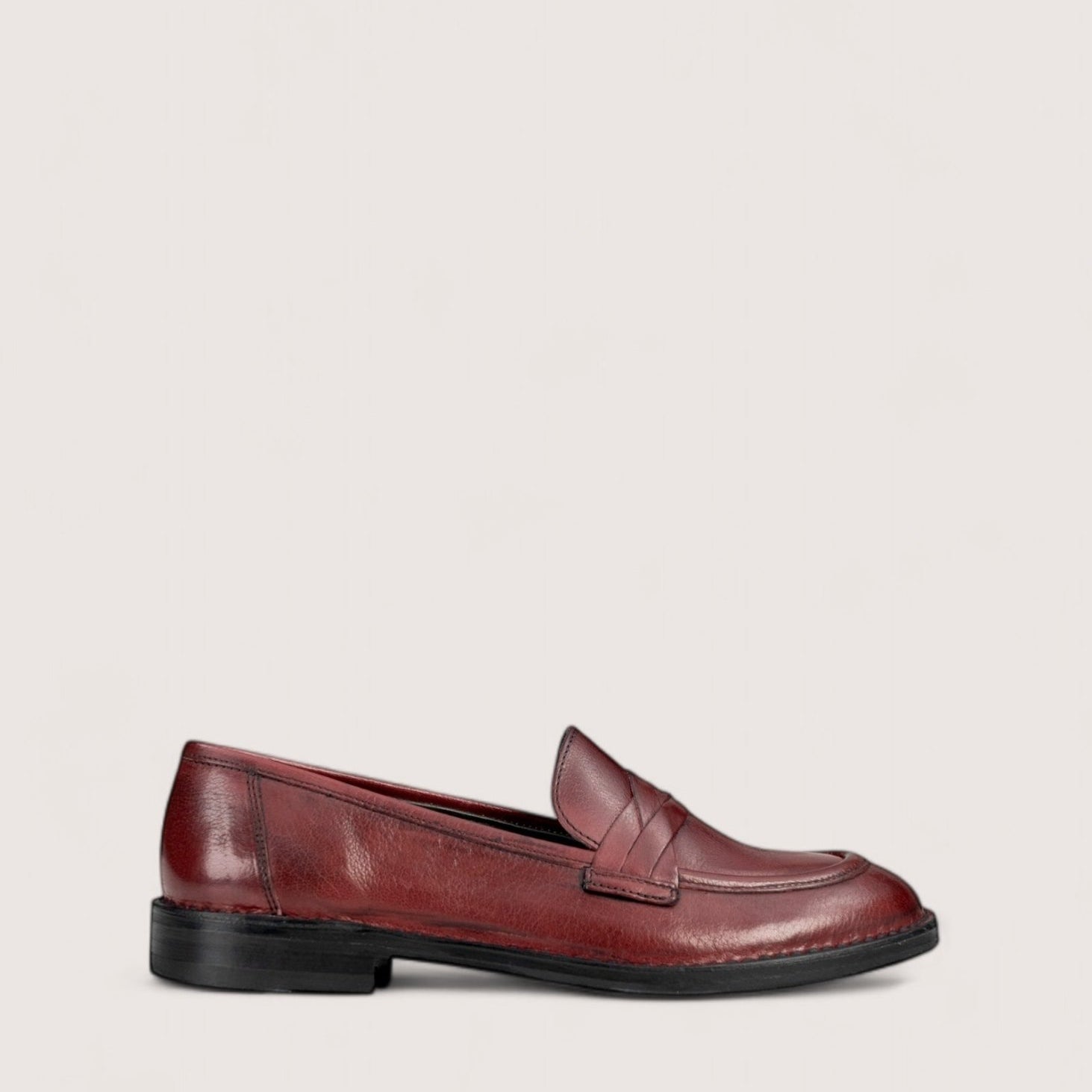 Bubetti 9748 Bordeaux Klassisk loafer med dekorative skind detaljer