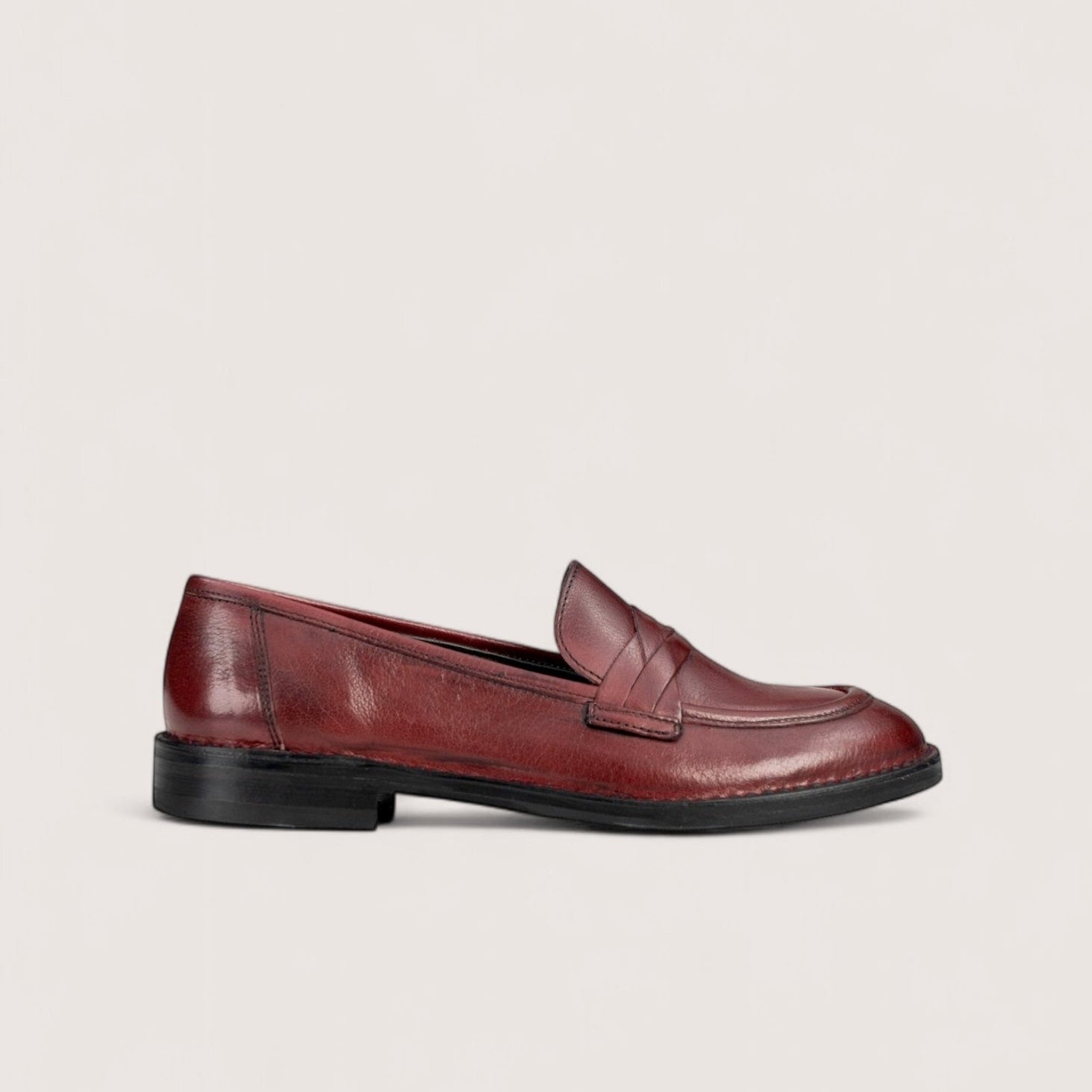 Bubetti 9748 Bordeaux Klassisk loafer med dekorative skind detaljer