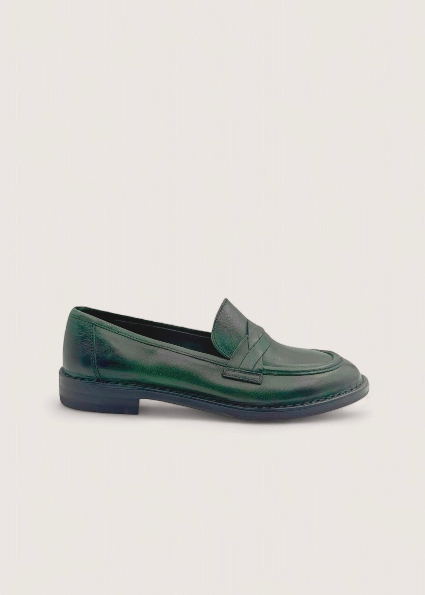 Bubetti 9748 grøn Klassisk loafer med dekorative skind detaljer
