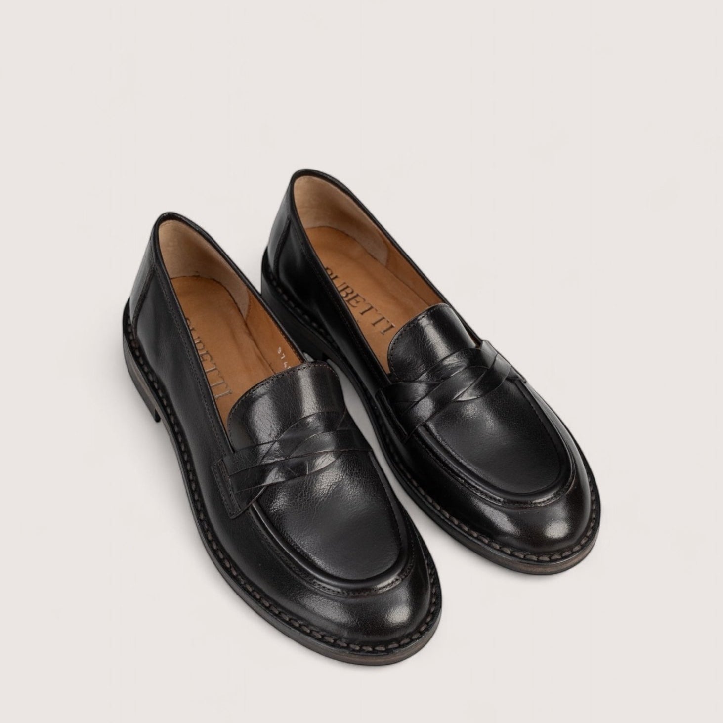 Bubetti 9748 mørk brun Klassisk loafer med dekorative skind detaljer