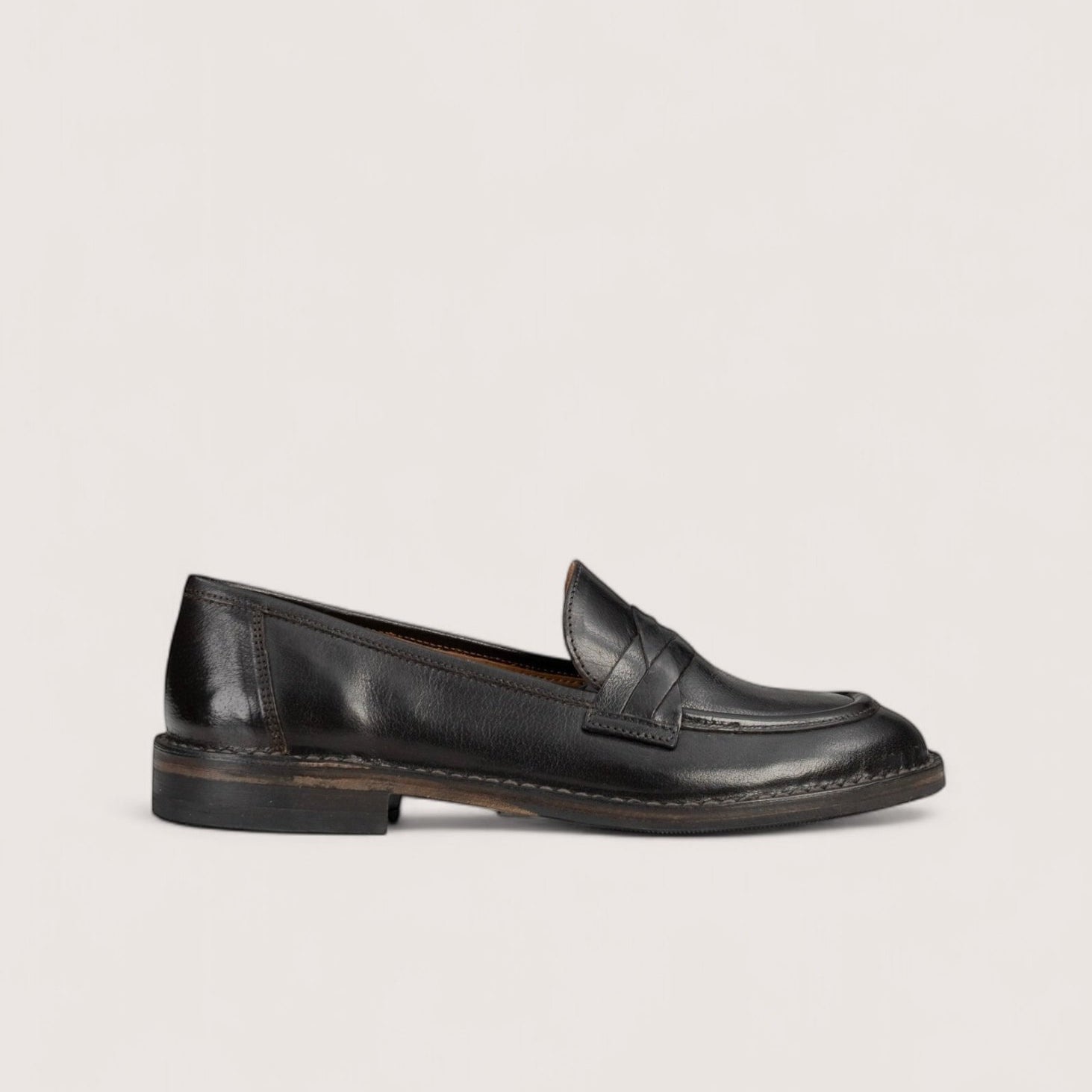 Bubetti 9748 mørk brun Klassisk loafer med dekorative skind detaljer