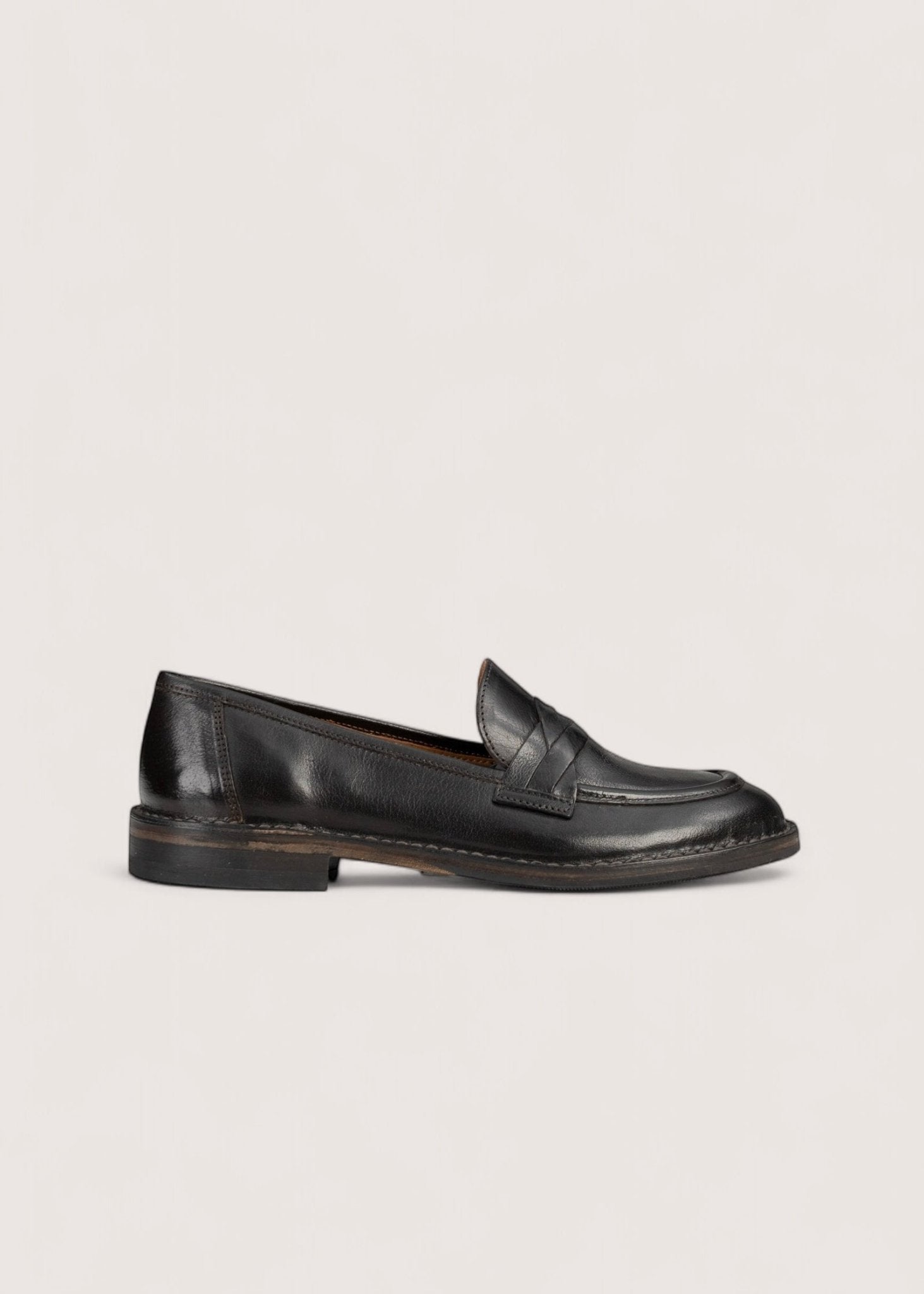 Bubetti 9748 mørk brun Klassisk loafer med dekorative skind detaljer