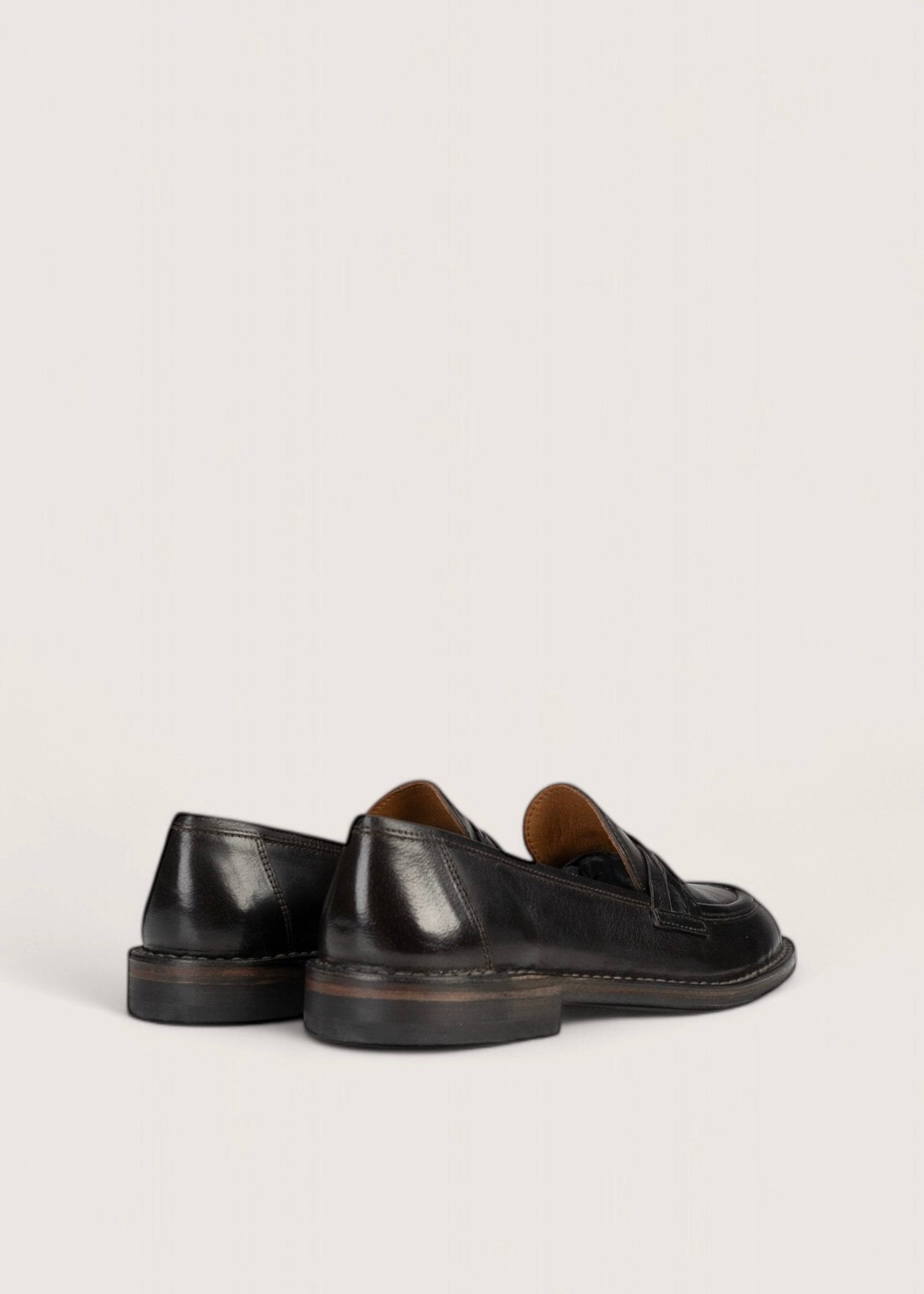 Bubetti 9748 mørk brun Klassisk loafer med dekorative skind detaljer