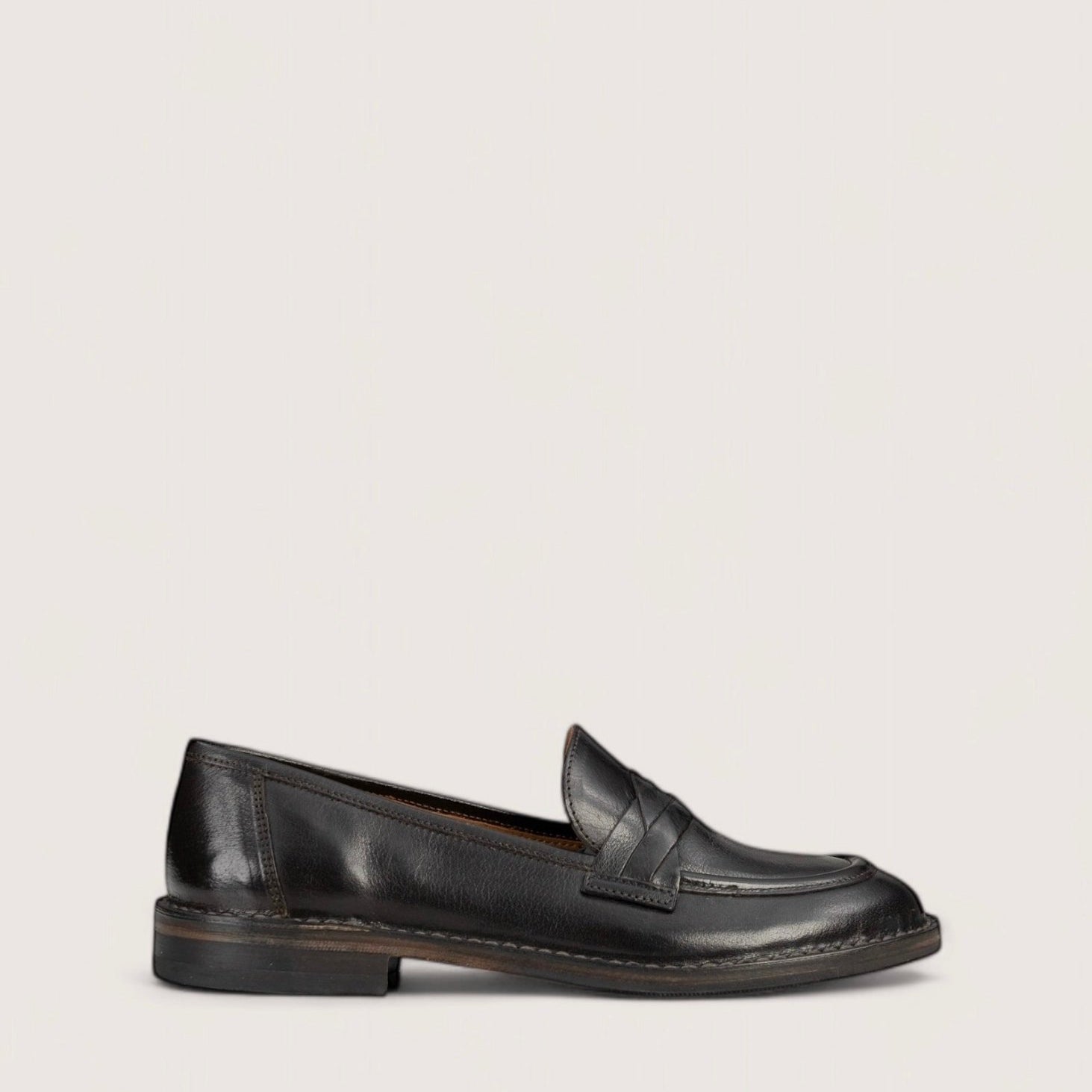 Bubetti 9748 mørk brun Klassisk loafer med dekorative skind detaljer