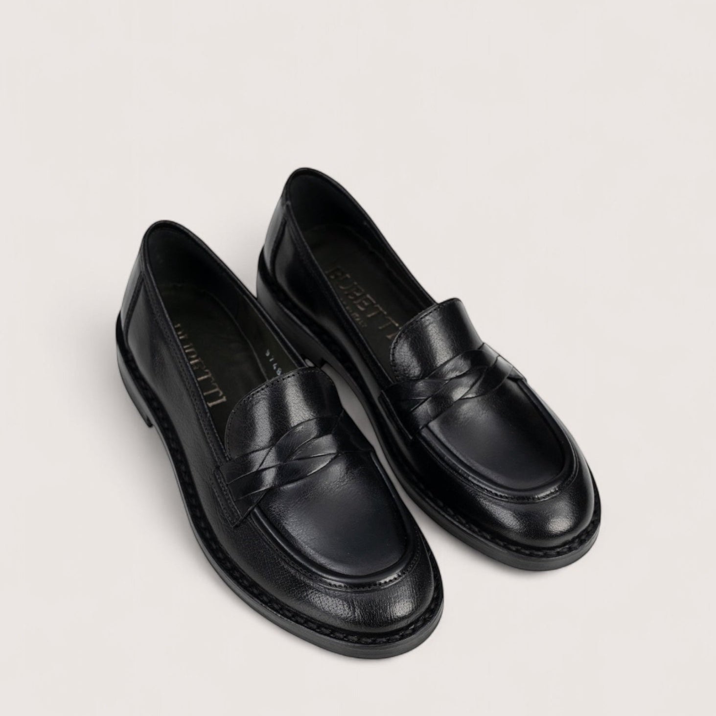 Bubetti 9748 sort klassisk loafer med dekorative skind detaljer