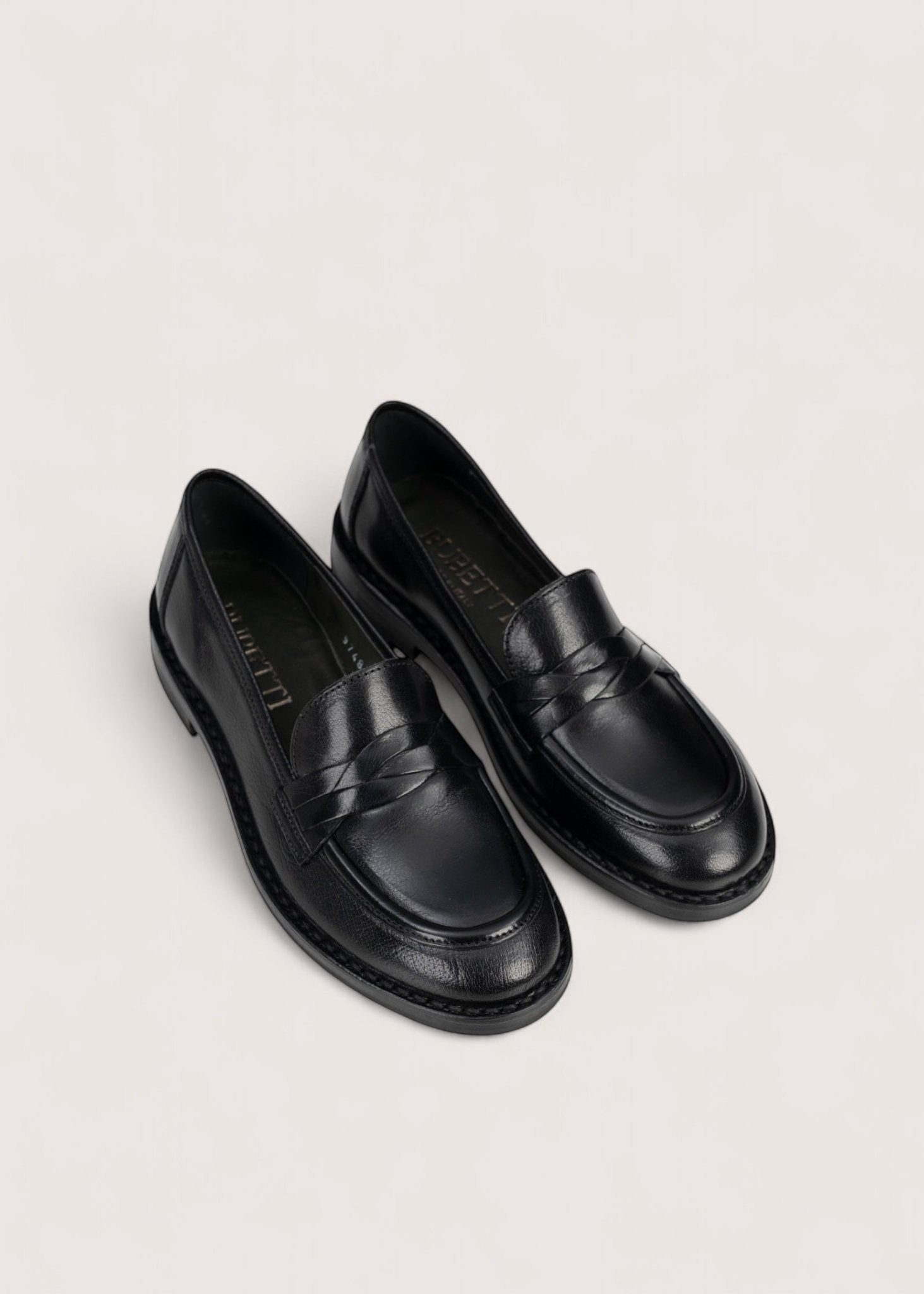 Bubetti 9748 sort klassisk loafer med dekorative skind detaljer
