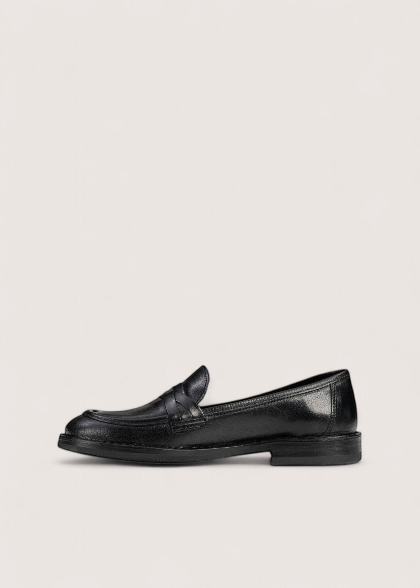 Bubetti 9748 sort klassisk loafer med dekorative skind detaljer