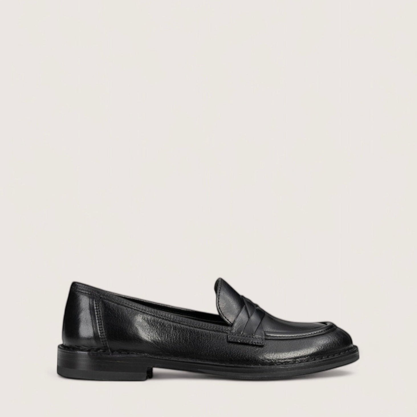Bubetti 9748 sort klassisk loafer med dekorative skind detaljer