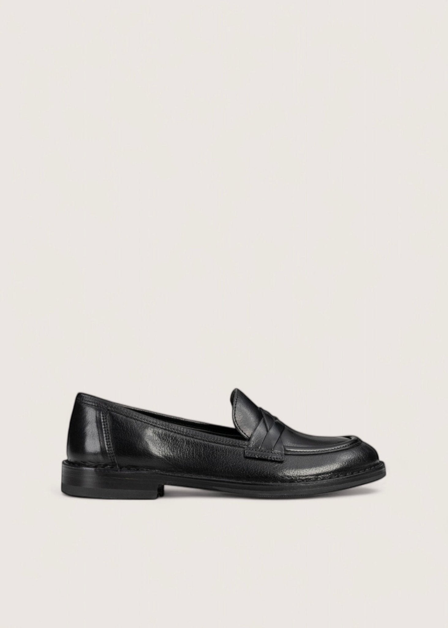 Bubetti 9748 sort klassisk loafer med dekorative skind detaljer