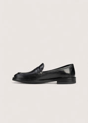 Bubetti 9748 sort klassisk loafer med dekorative skind detaljer