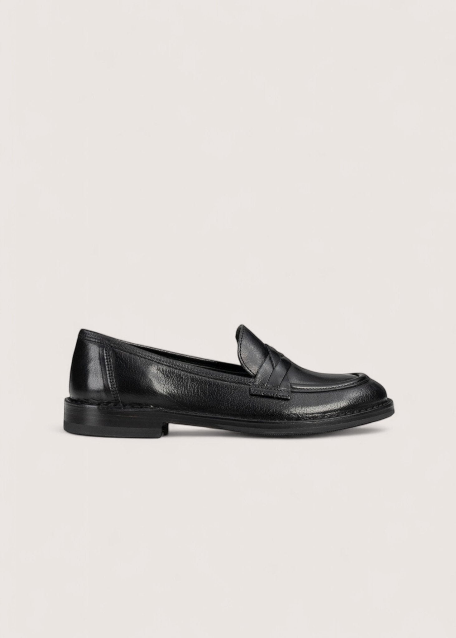 Bubetti 9748 sort klassisk loafer med dekorative skind detaljer