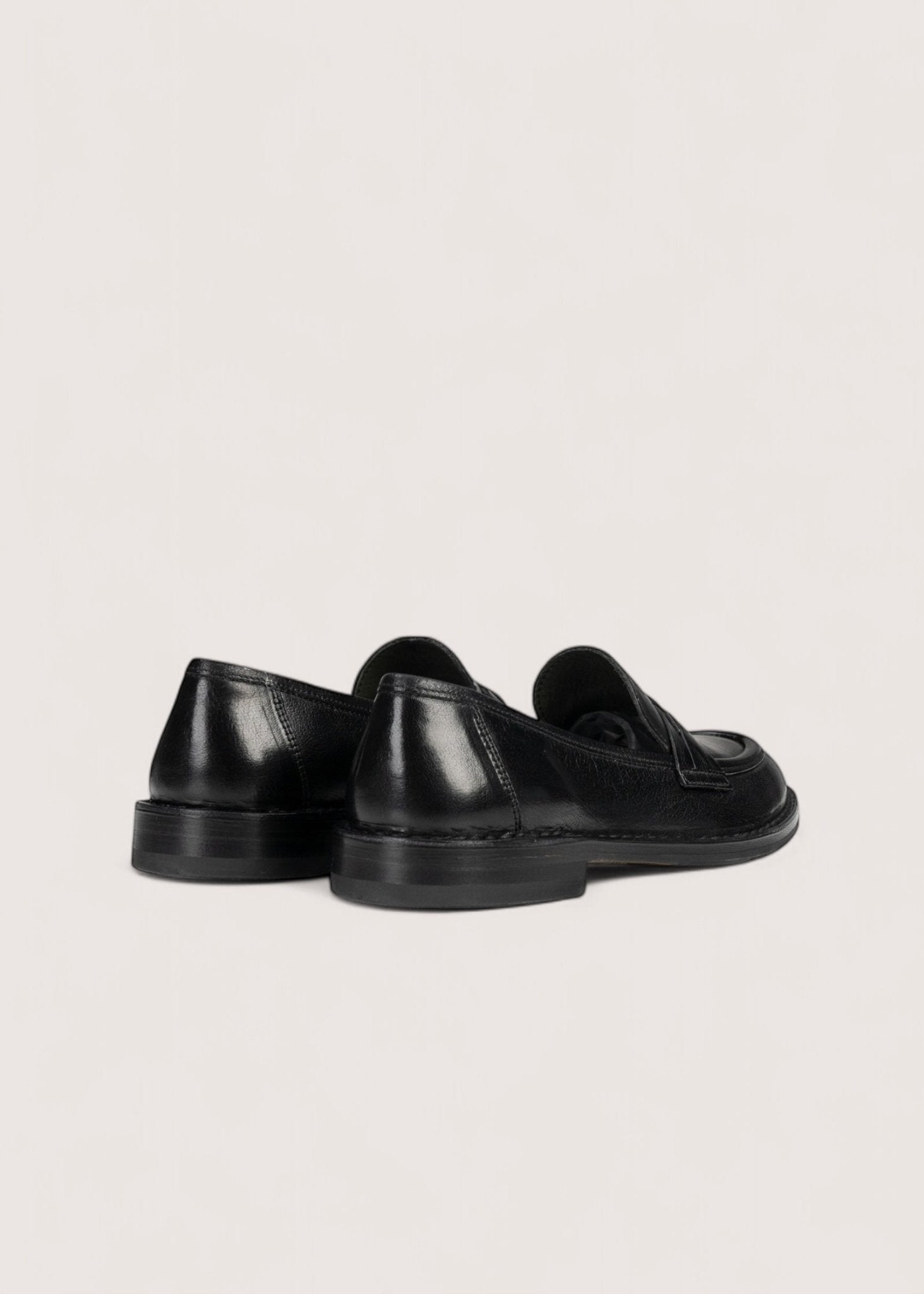 Bubetti 9748 sort klassisk loafer med dekorative skind detaljer