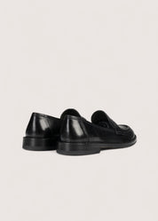 Bubetti 9748 sort klassisk loafer med dekorative skind detaljer
