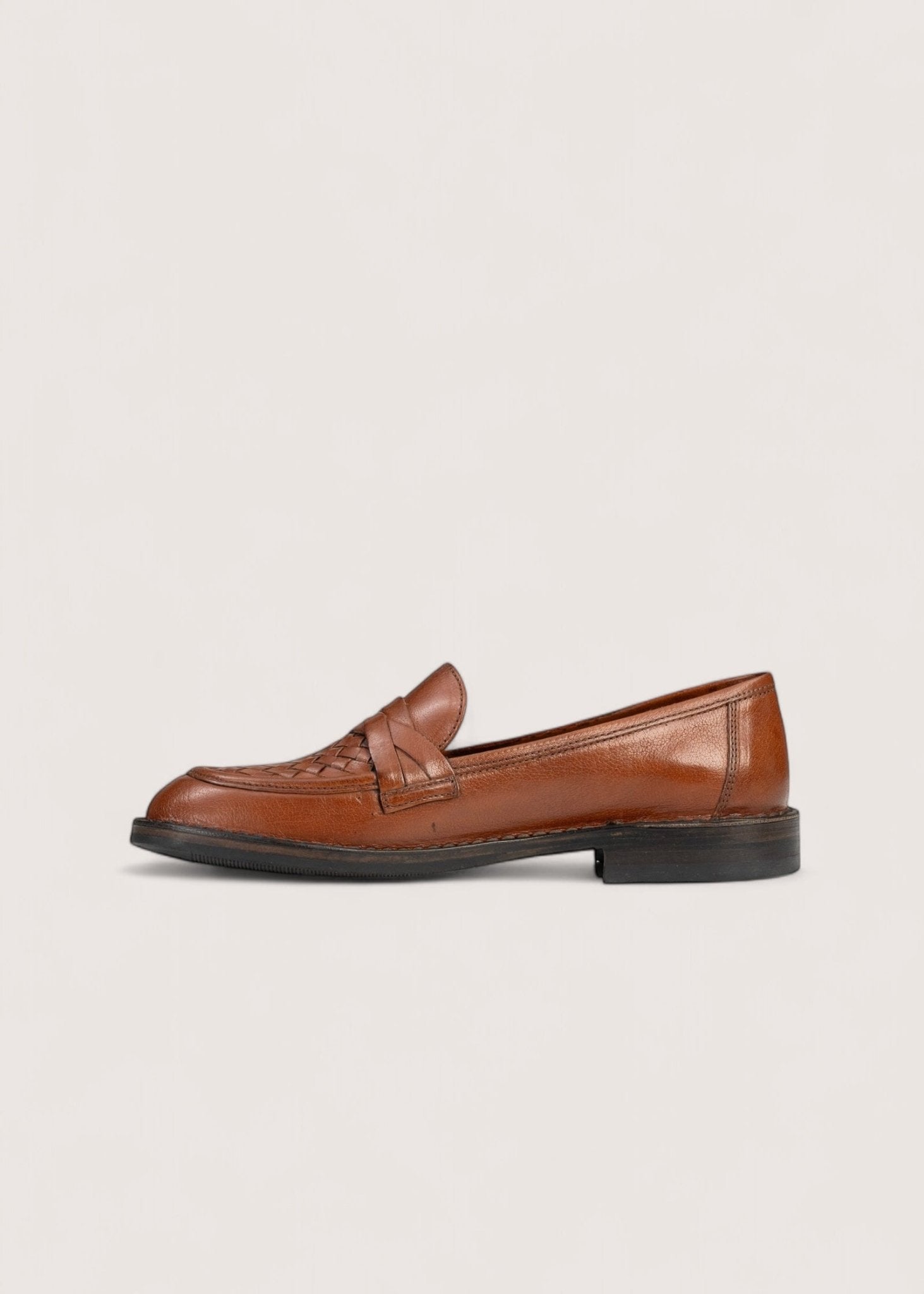 Bubetti 9912 cognac klassisk loafer med dekorativ flet på forbladet
