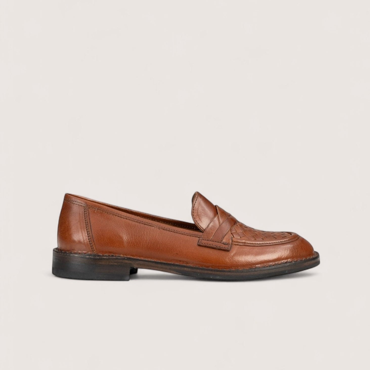 Bubetti 9912 cognac klassisk loafer med dekorativ flet på forbladet