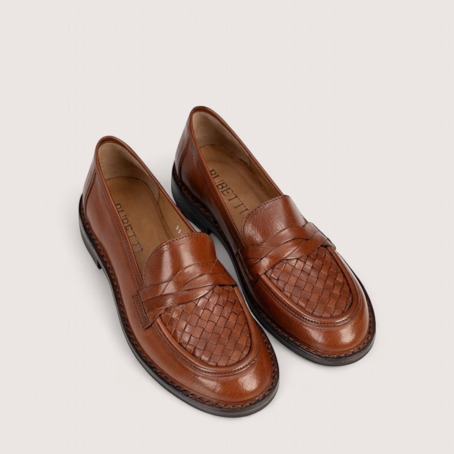 Bubetti 9912 cognac klassisk loafer med dekorativ flet på forbladet
