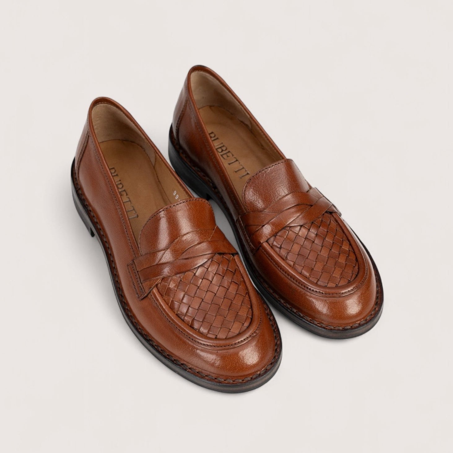 Bubetti 9912 cognac klassisk loafer med dekorativ flet på forbladet