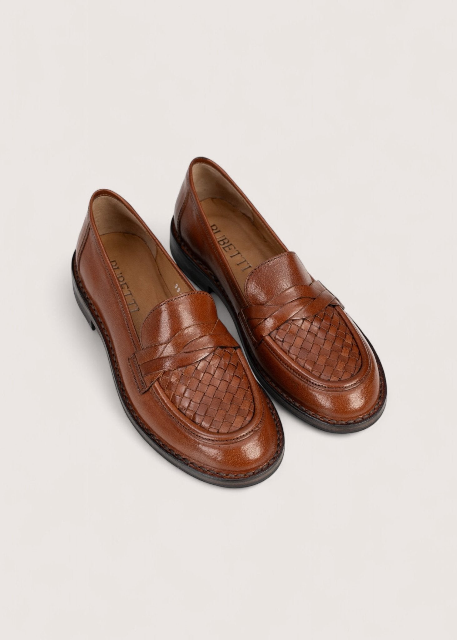 Bubetti 9912 cognac klassisk loafer med dekorativ flet på forbladet