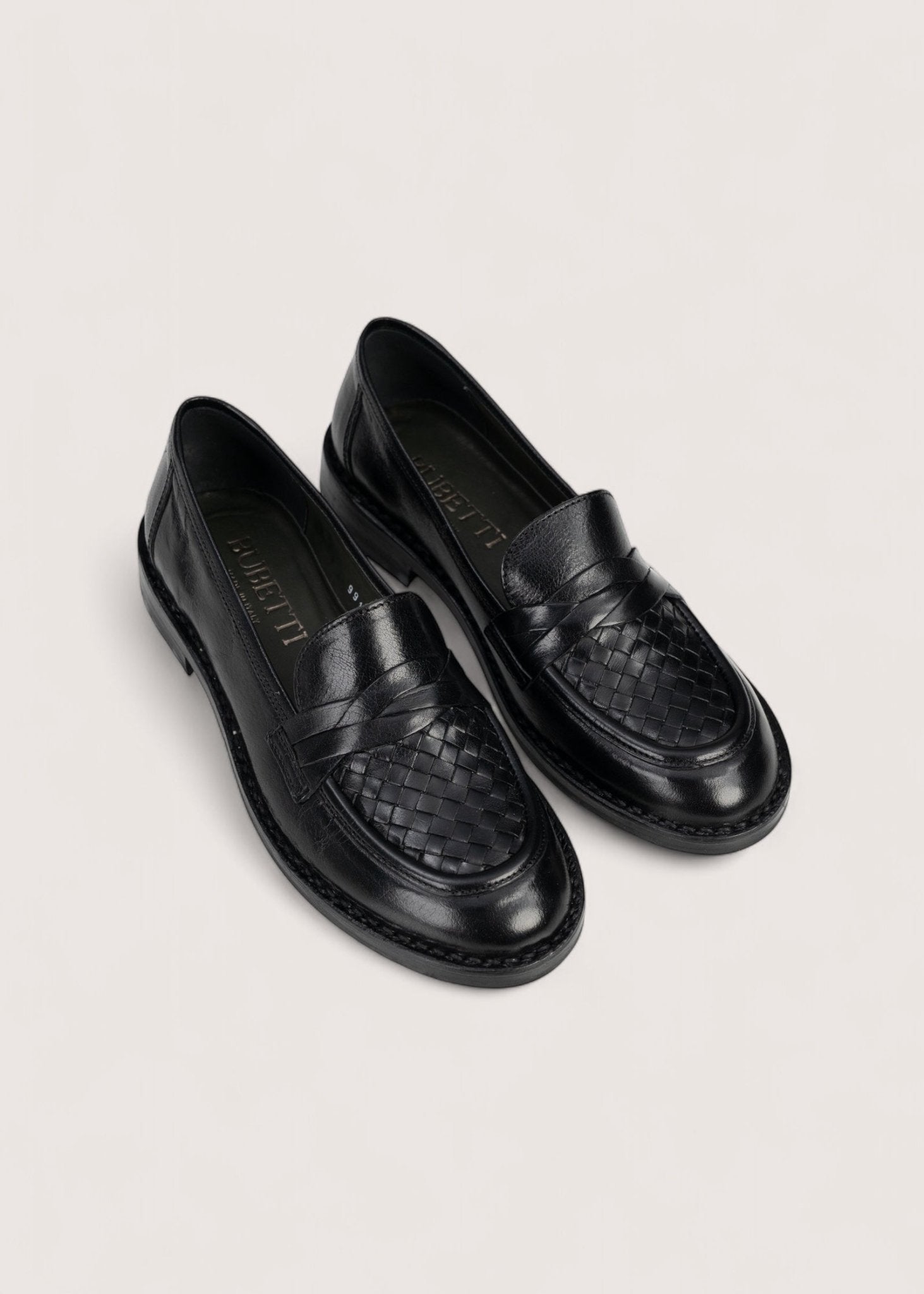 Bubetti 9912 sort klassisk loafer med dekorativ flet på forbladet
