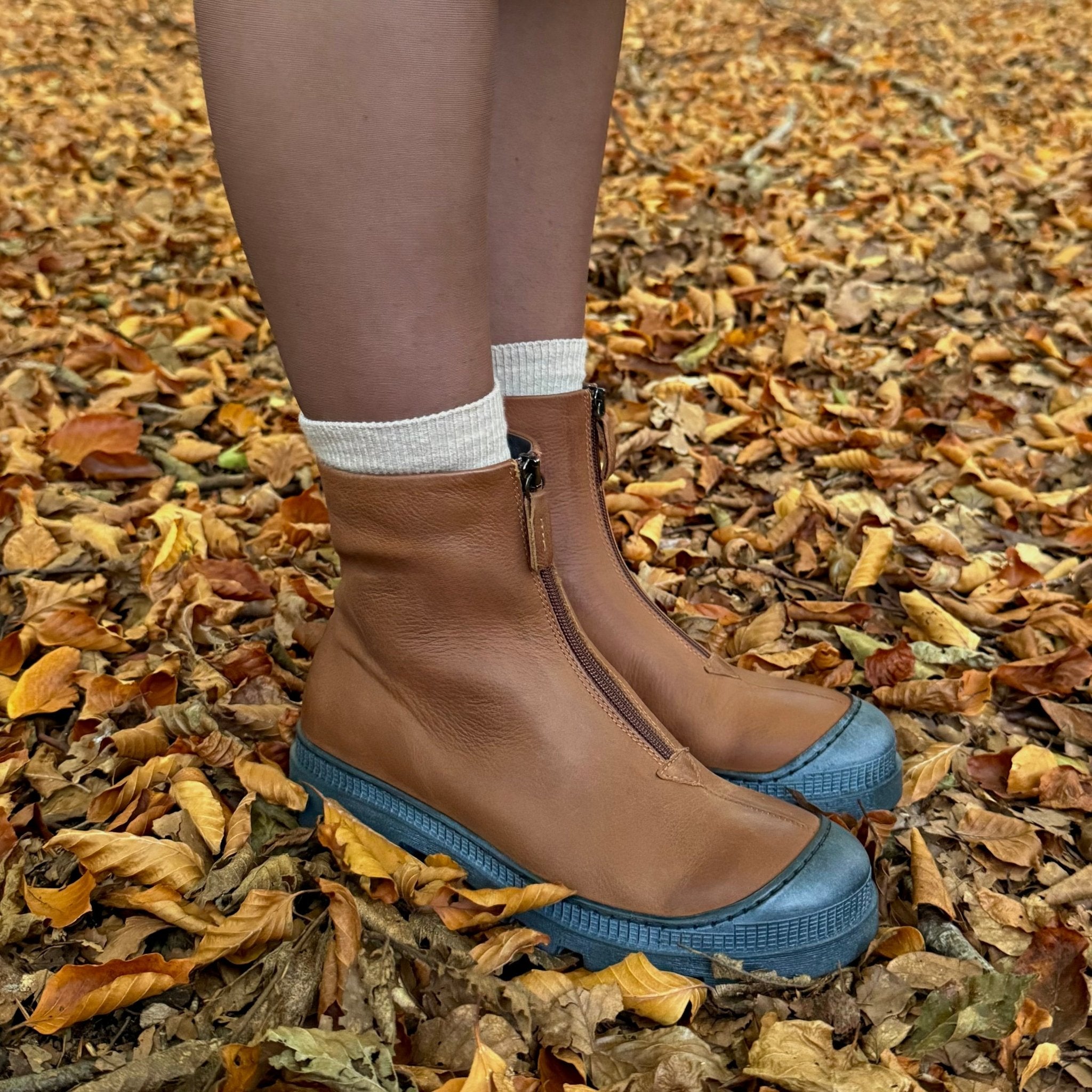 Lofina I6 - 967 Cognac Damestøvle med Lynlås over Vrist