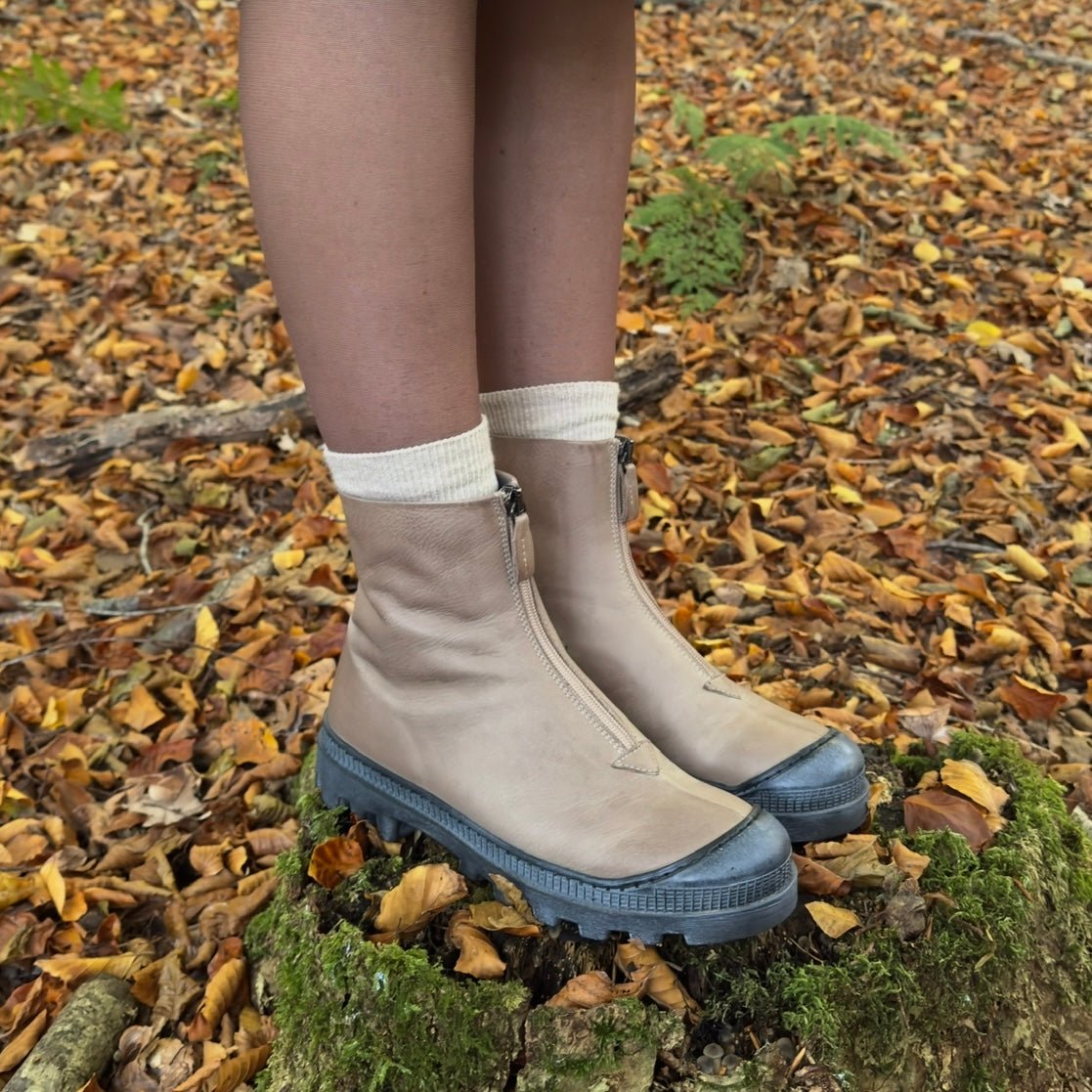 Lofina I6 - 967 Lys Beige Damestøvle med Lynlås over Vrist