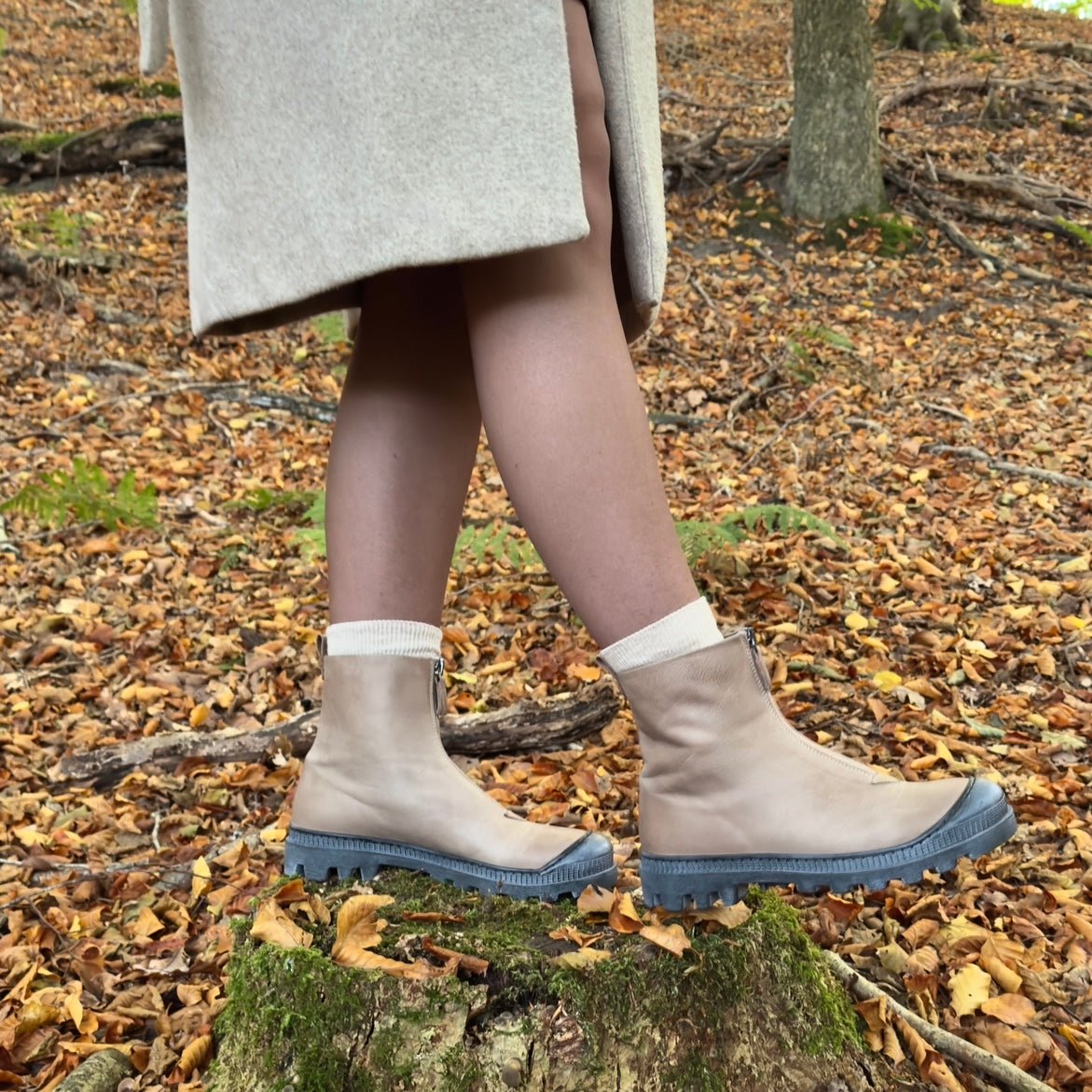 Lofina I6 - 967 Lys Beige Damestøvle med Lynlås over Vrist