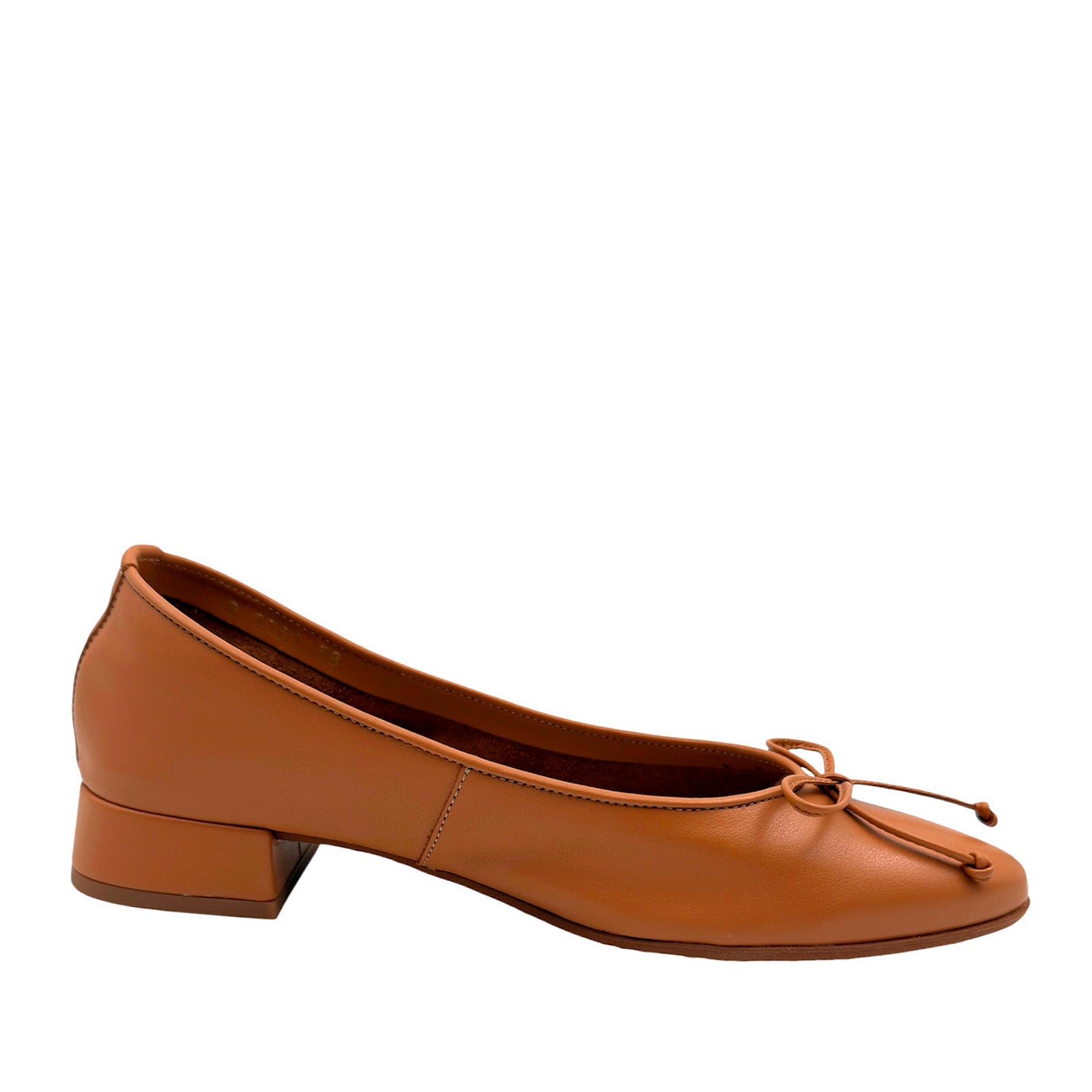 Wonders B - 9701 Blød ballerina pump på lav hæl med lille sløjfe i cognac skind
