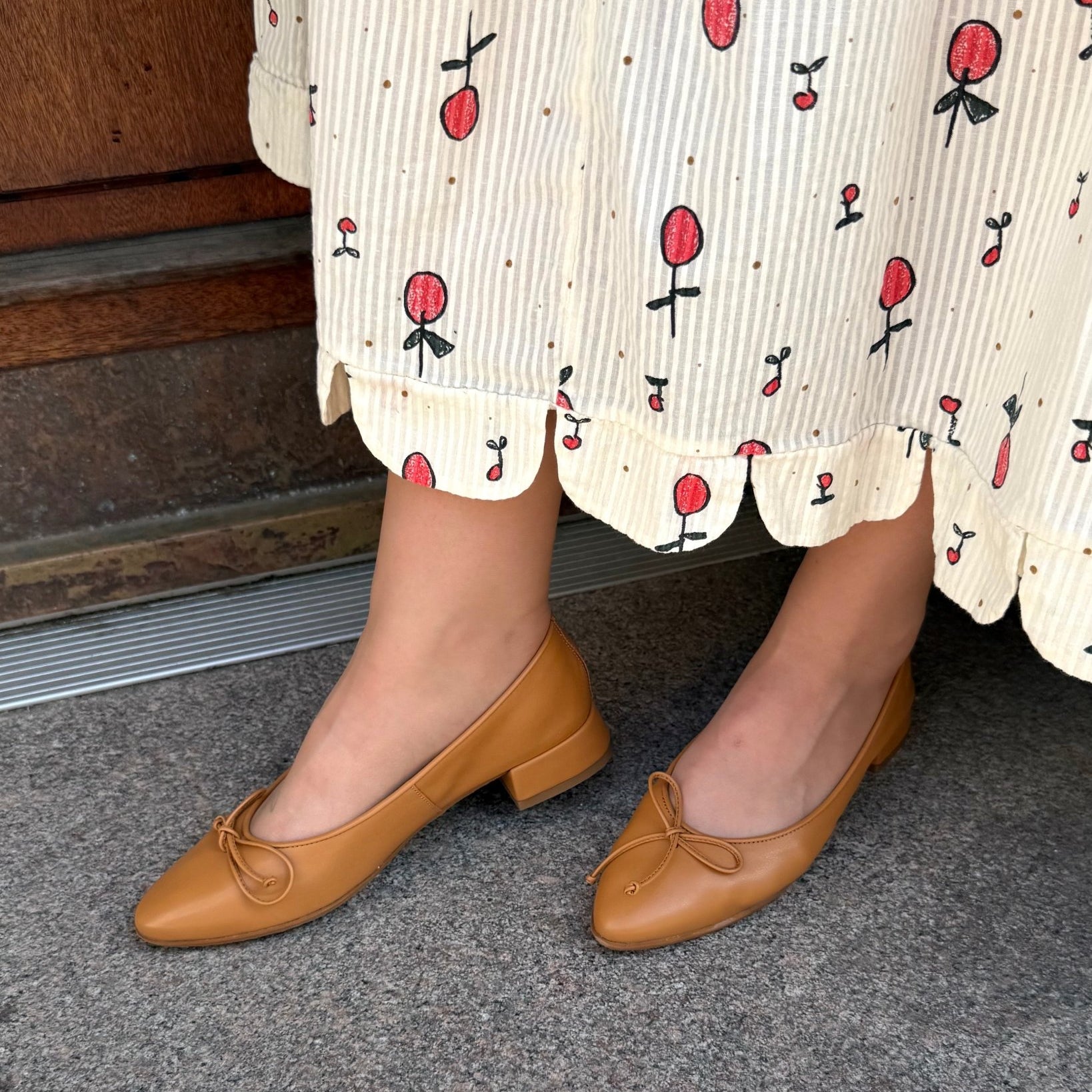 Wonders B - 9701 Blød ballerina pump på lav hæl med lille sløjfe i cognac skind
