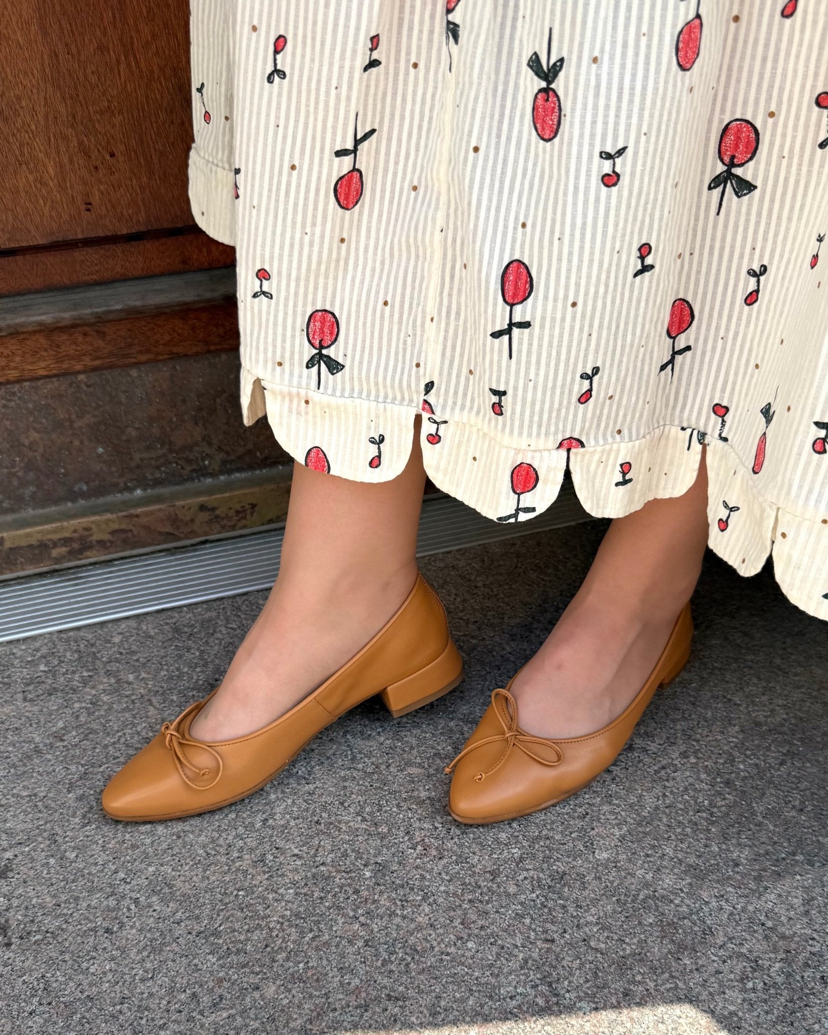 Wonders B - 9701 Blød ballerina pump på lav hæl med lille sløjfe i cognac skind