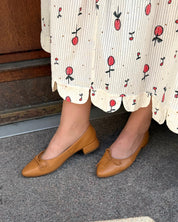 Wonders B - 9701 Blød ballerina pump på lav hæl med lille sløjfe i cognac skind