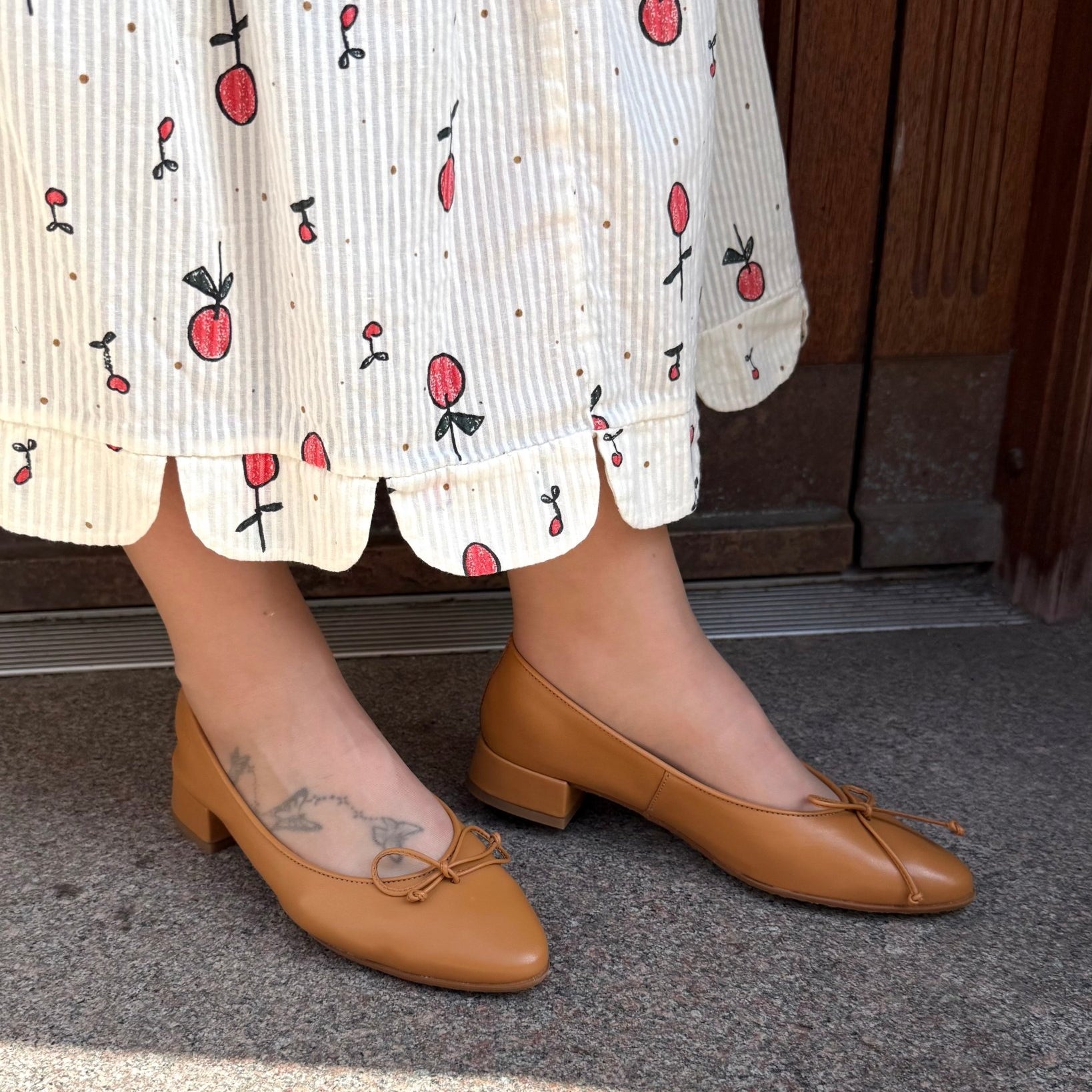 Wonders B - 9701 Blød ballerina pump på lav hæl med lille sløjfe i cognac skind