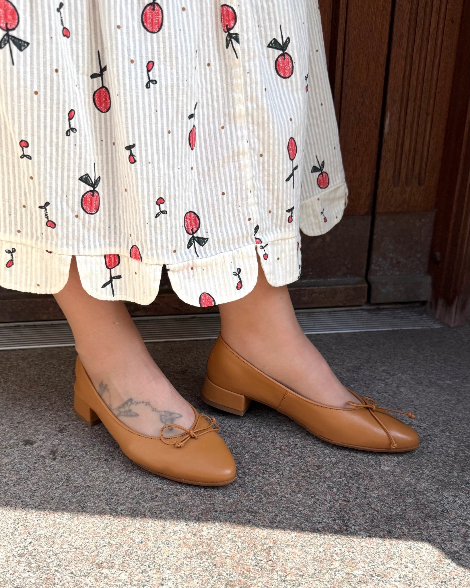 Wonders B - 9701 Blød ballerina pump på lav hæl med lille sløjfe i cognac skind