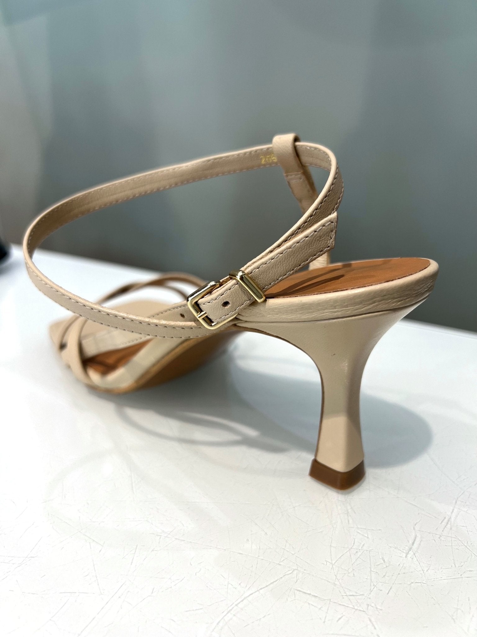 Billi Bi - A2065 - Sandal på mellemhøj hæl og firkantet snude - Beige