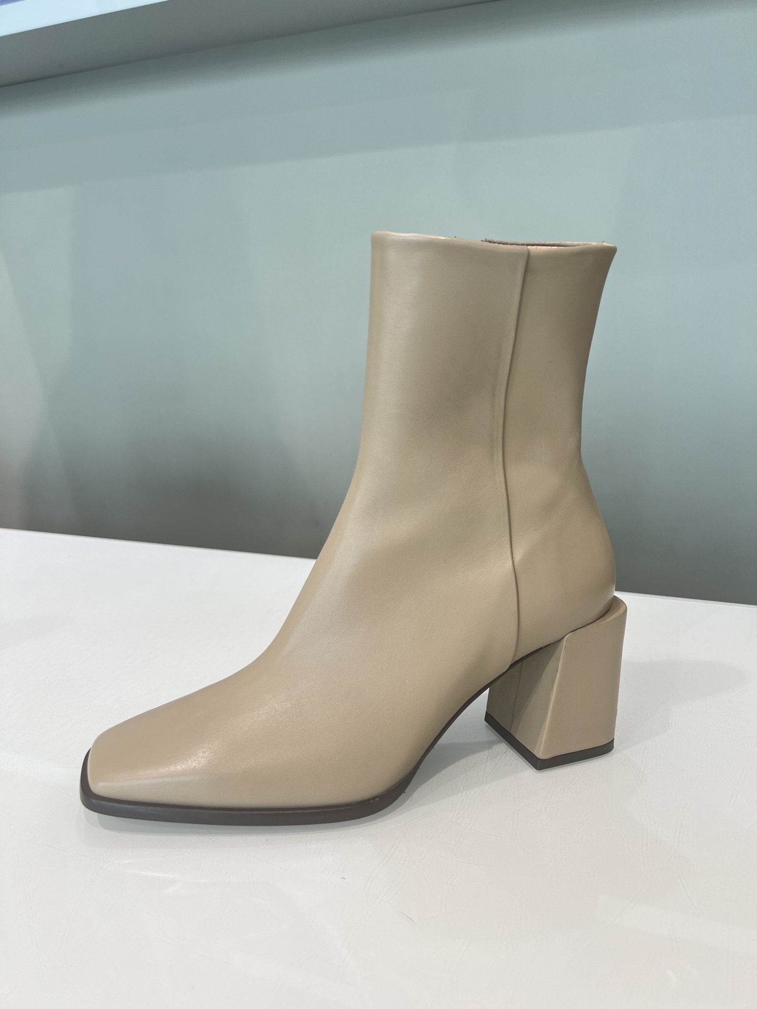 Billi Bi - A3523 - hælstøvle m. kantet snude - beige