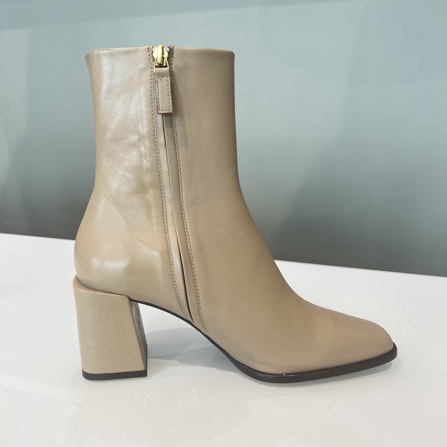 Billi Bi - A3523 - hælstøvle m. kantet snude - beige