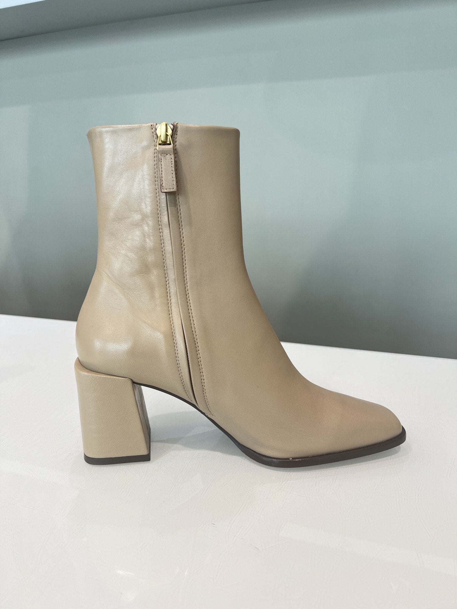 Billi Bi - A3523 - hælstøvle m. kantet snude - beige