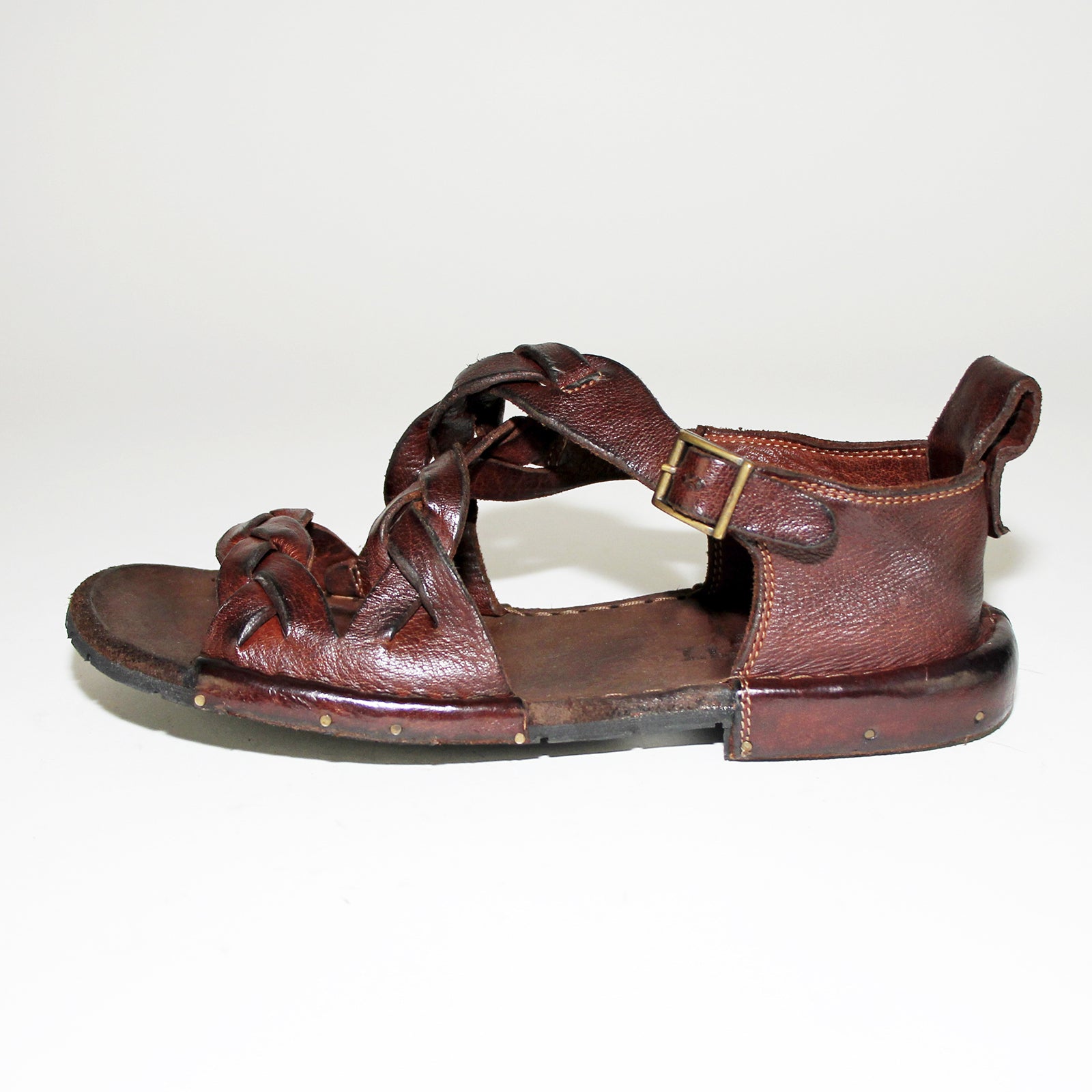 Bubetti 3446 Kastanjebrun sandal med håndflettede remme